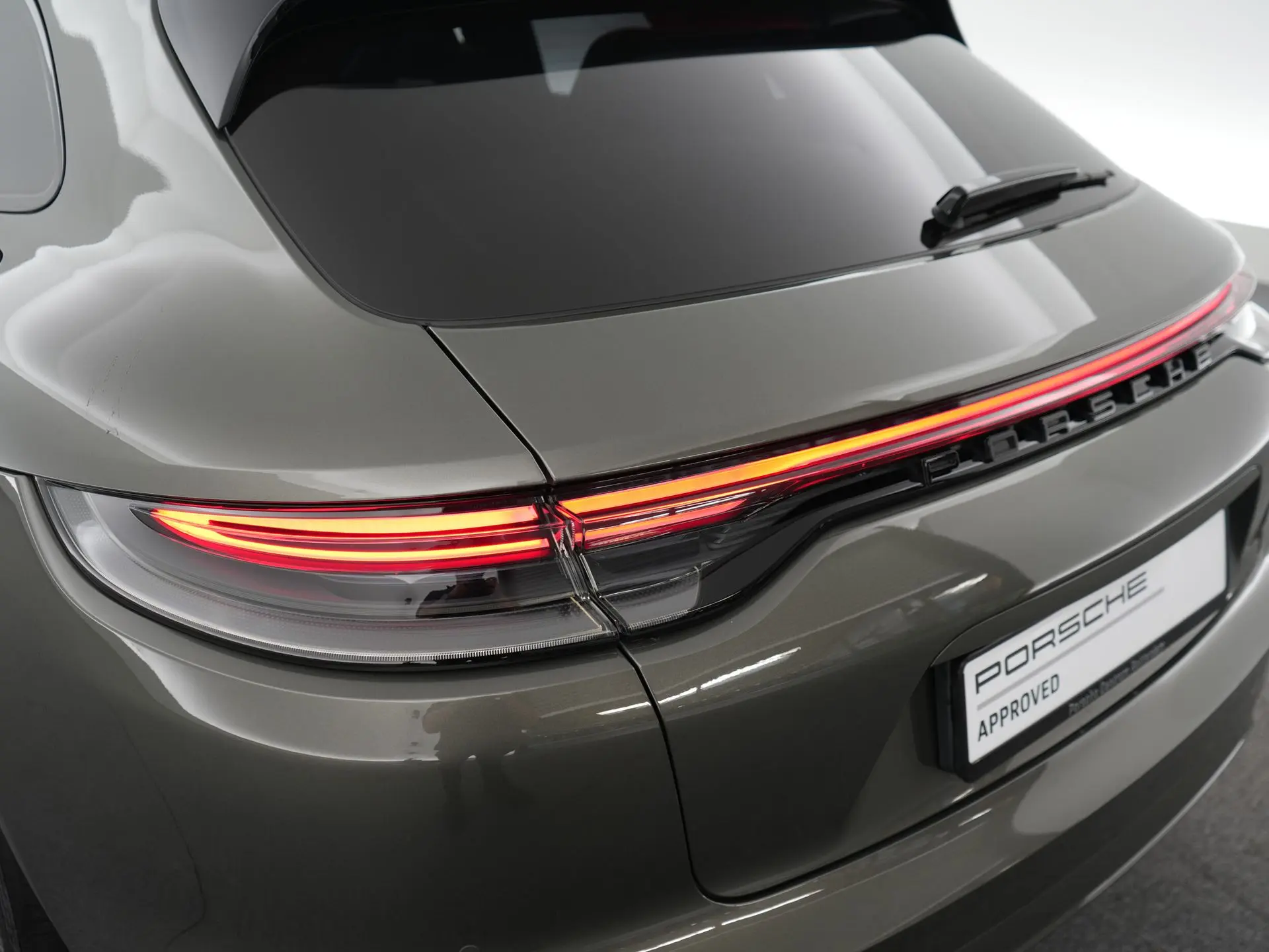 Panamera 4 E-Hybrid Sport Turismo Platinum Edition