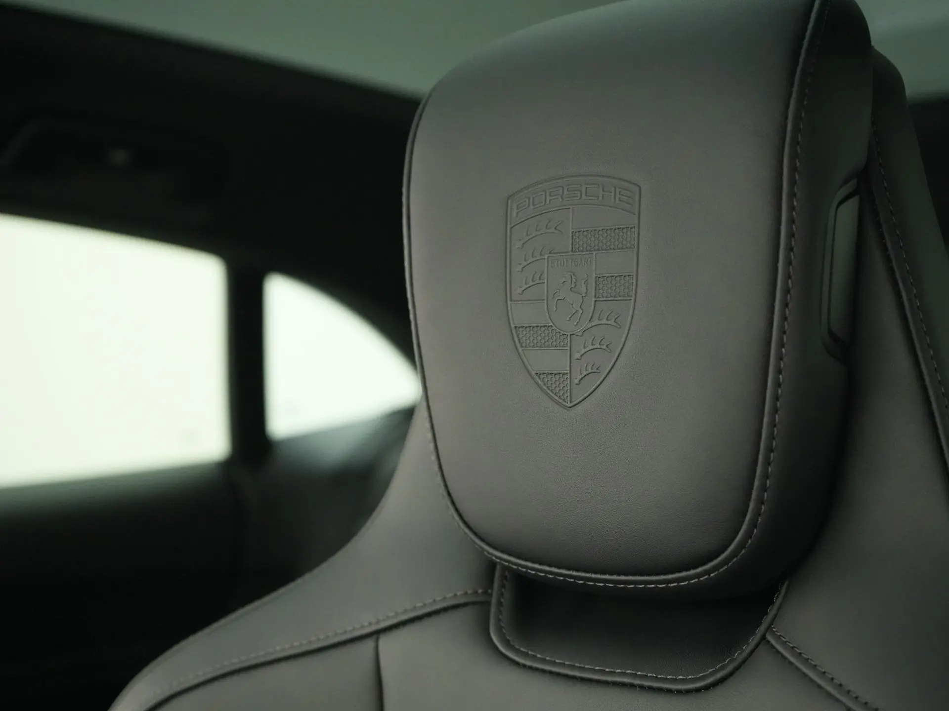 Taycan Sport Turismo Black Edition