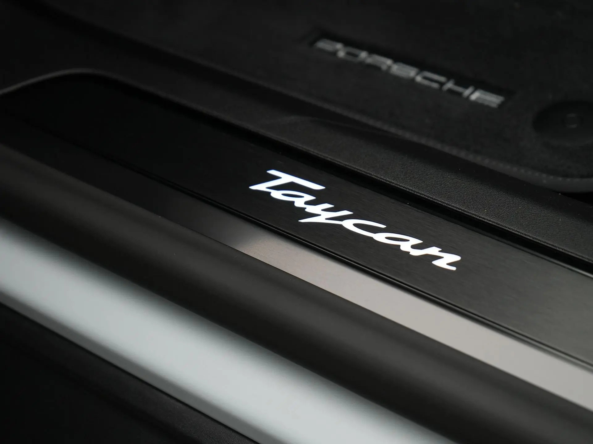 Taycan Sport Turismo Black Edition