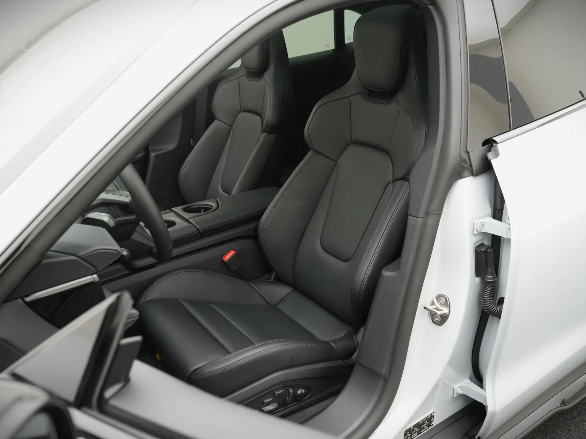 Taycan Sport Turismo Black Edition