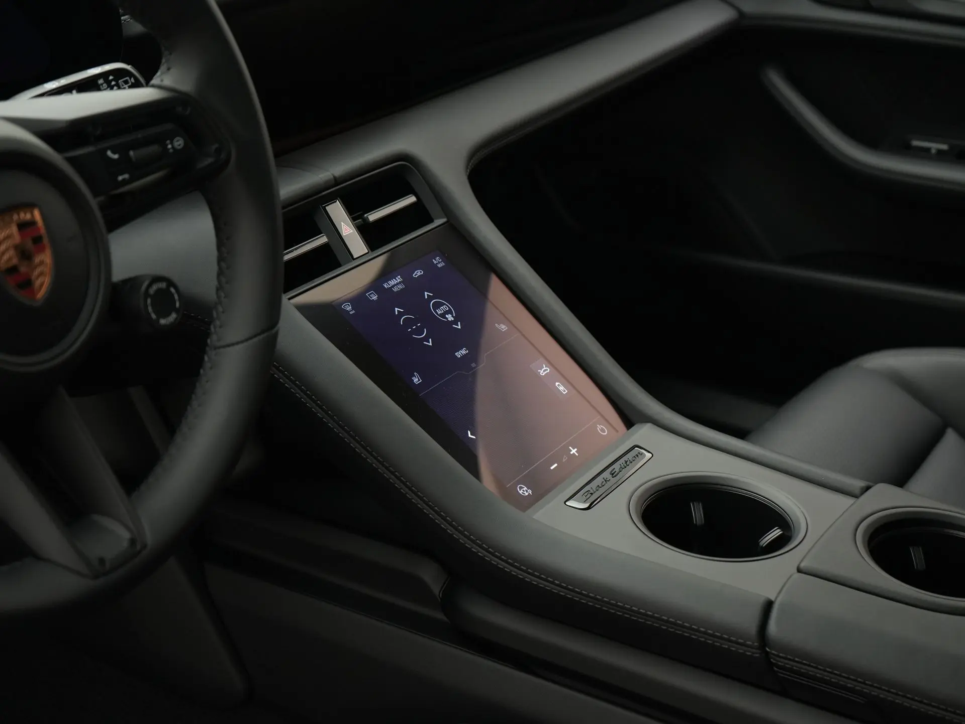 Taycan Sport Turismo Black Edition