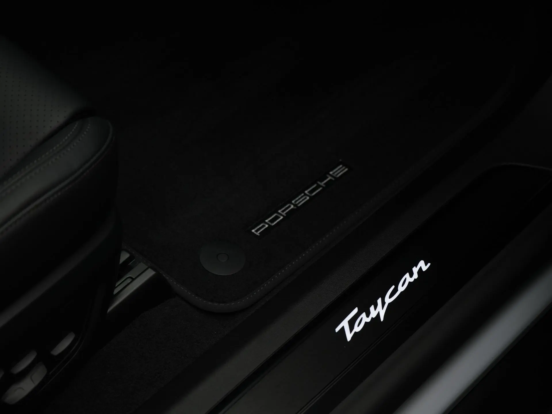 Taycan Sport Turismo Black Edition