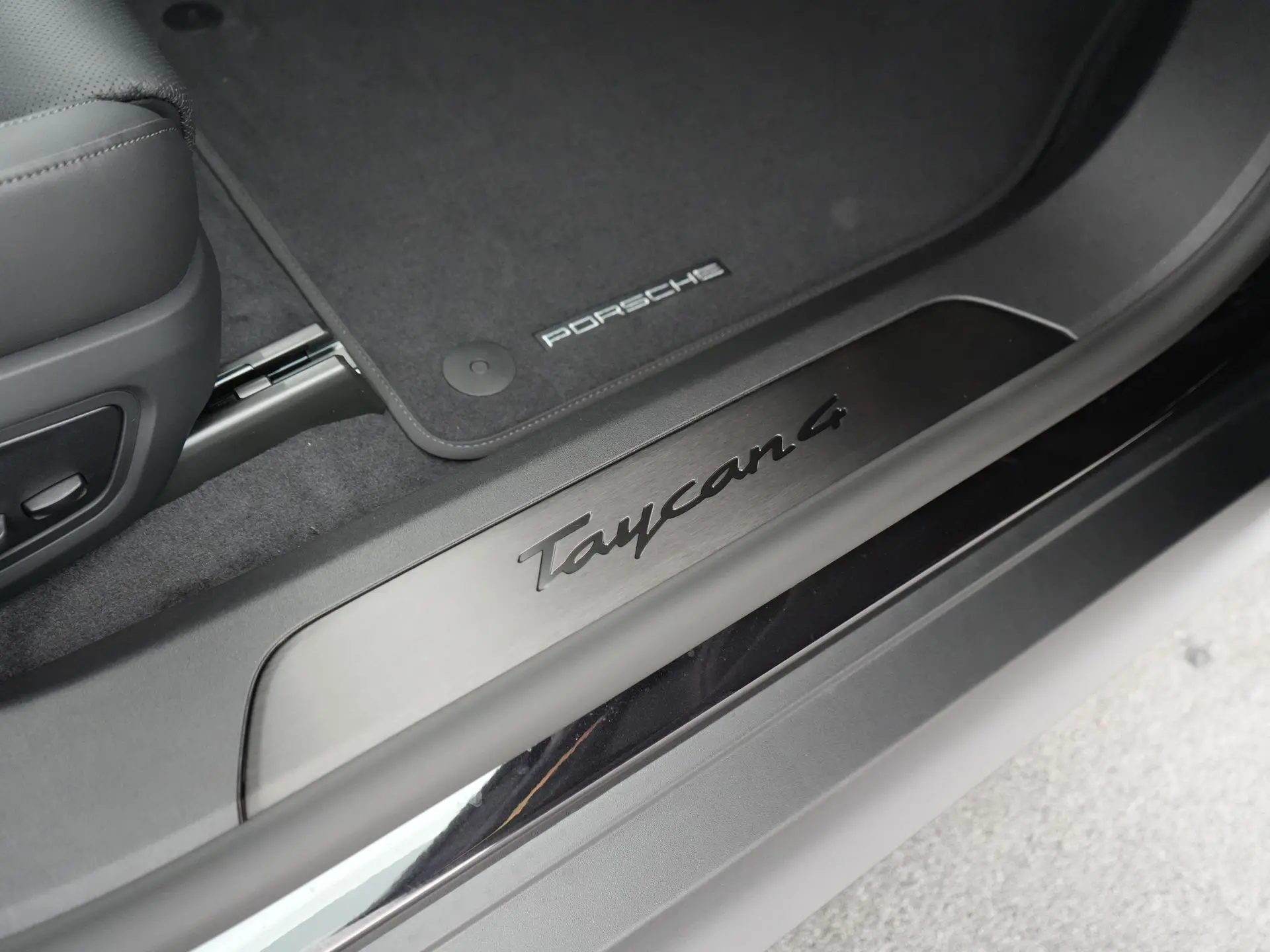 Taycan 4