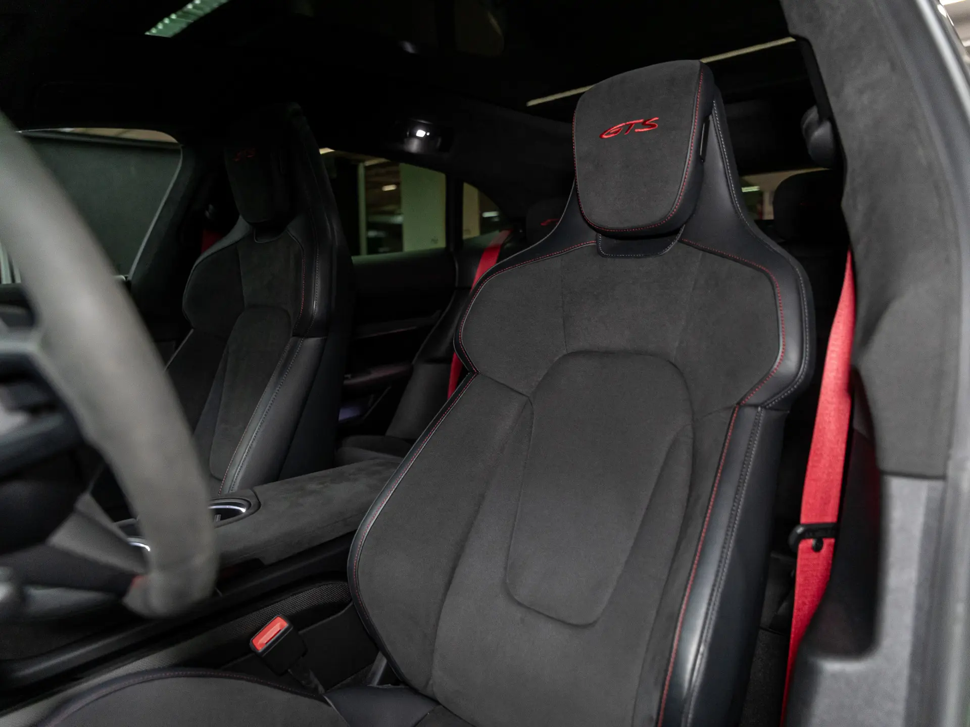 Taycan GTS Sport Turismo