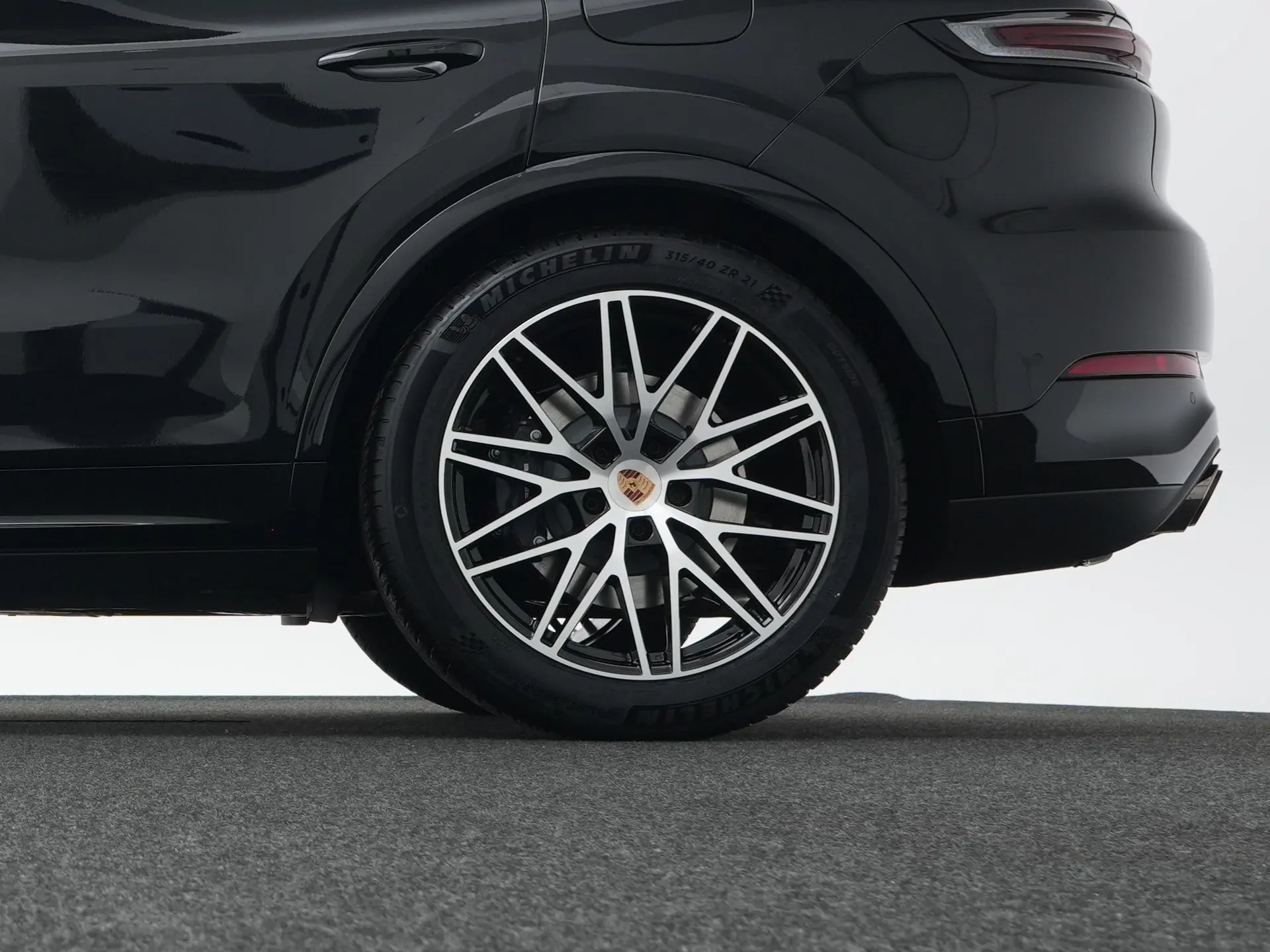 Cayenne E-Hybrid Black Edition