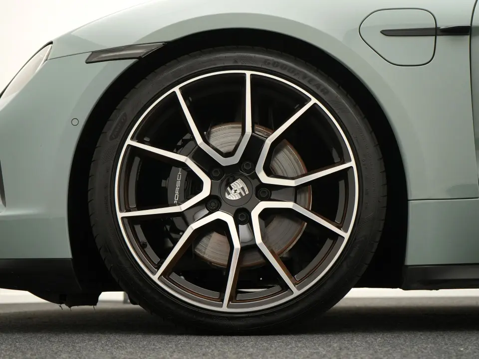 Taycan Sport Tursimo