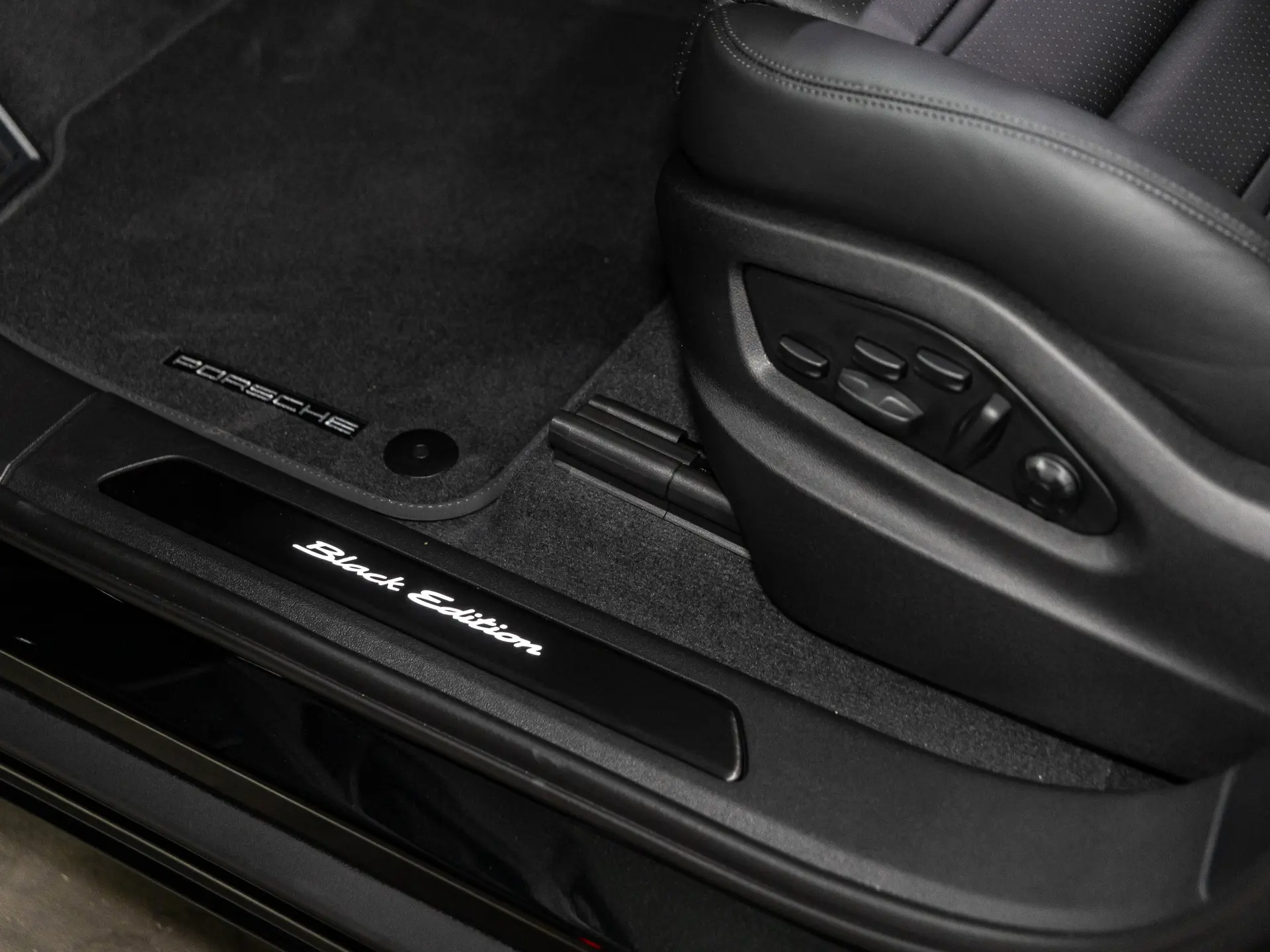 Cayenne E-Hybrid Black Edition Coupé