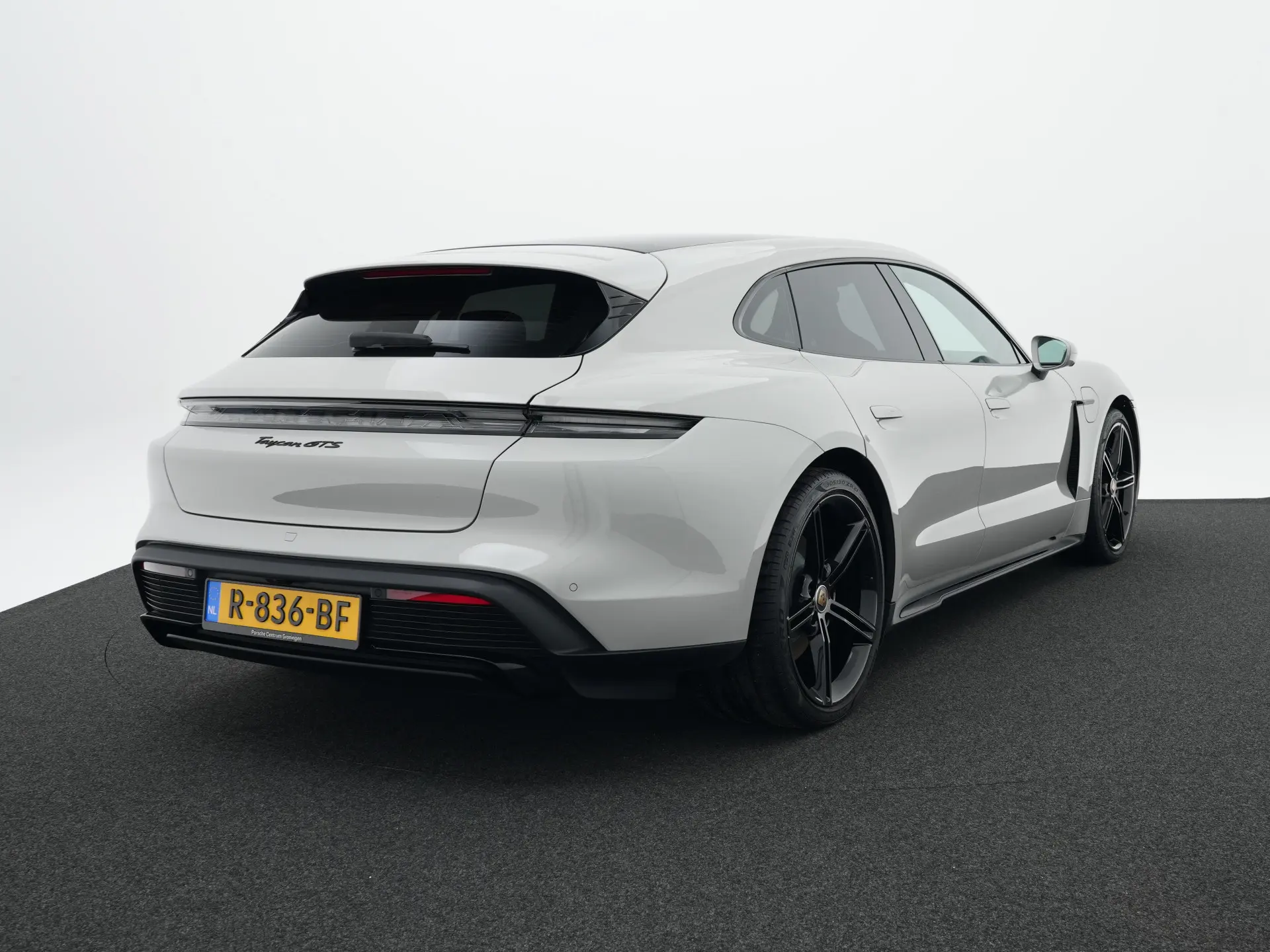 Taycan GTS Sport Turismo