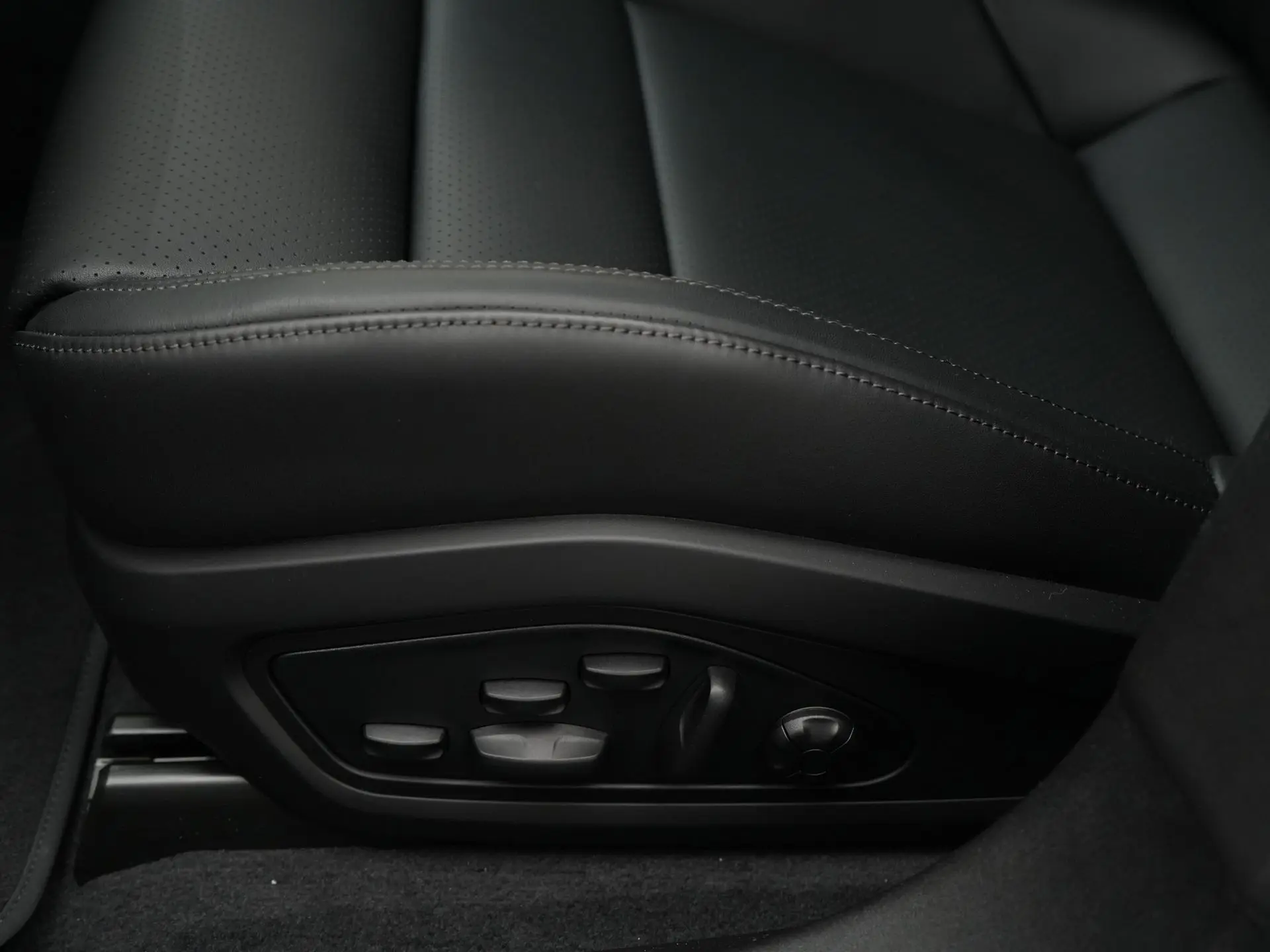 Taycan 4 Black Edition