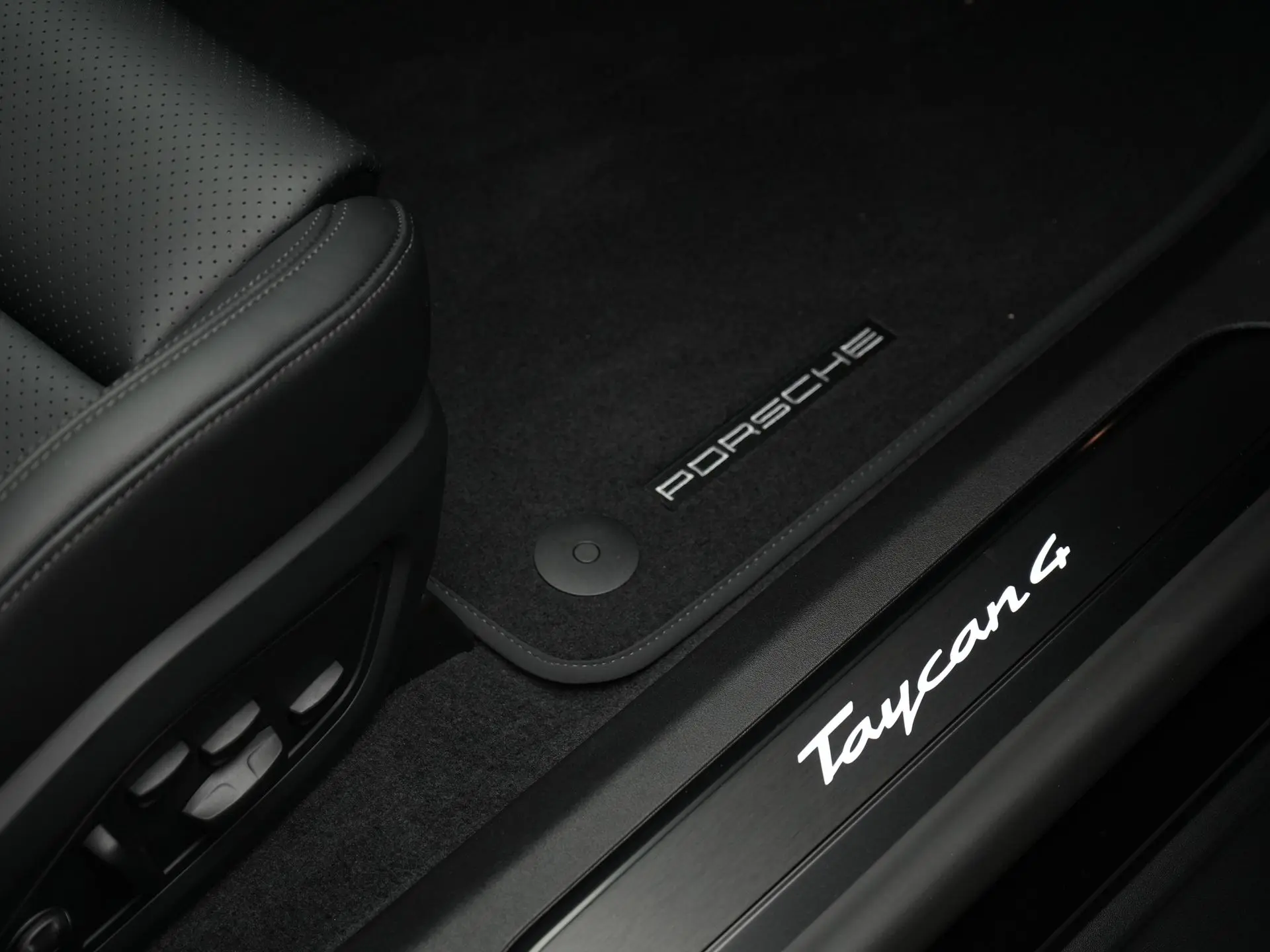 Taycan 4 Black Edition