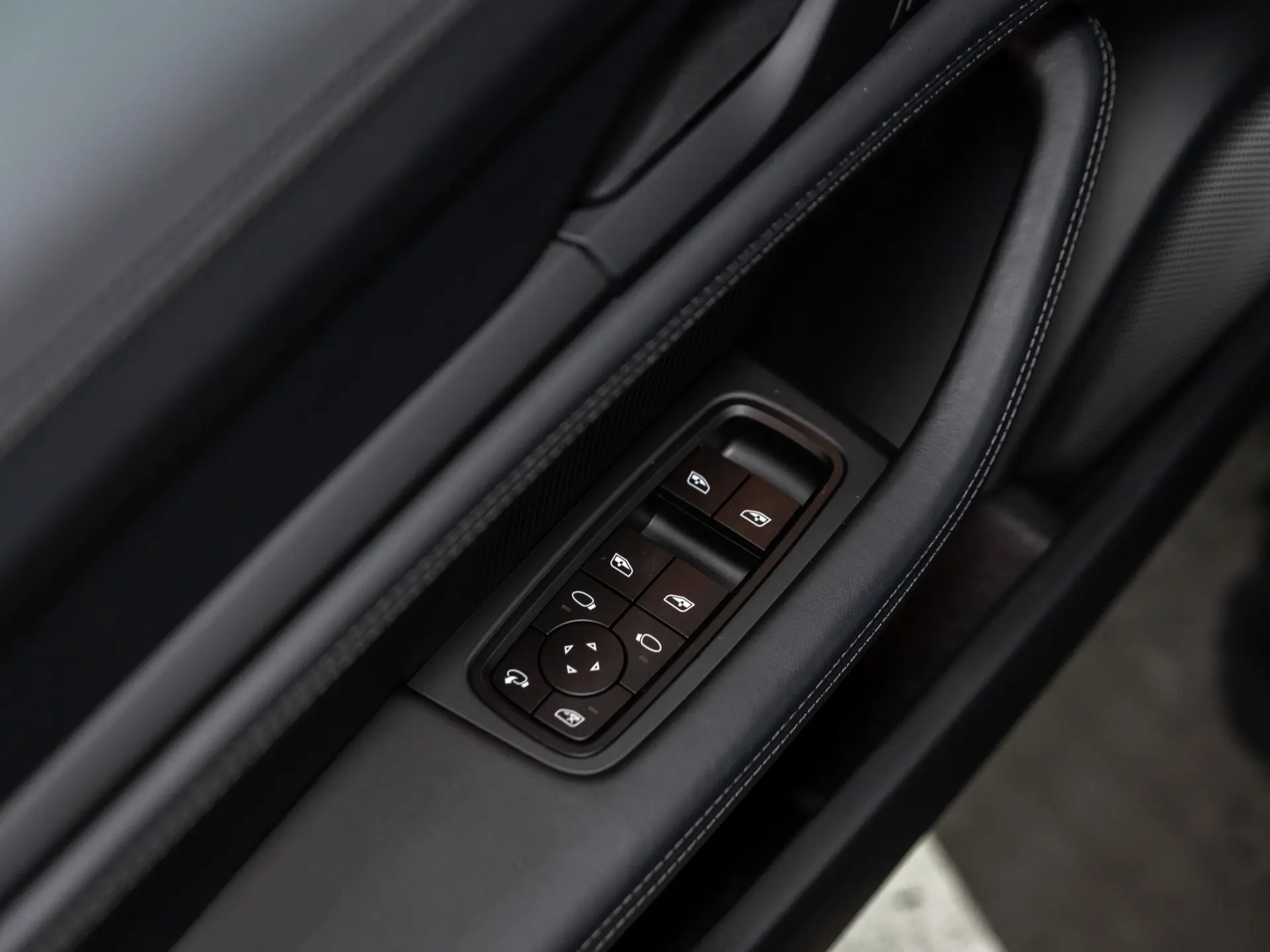 Taycan Black Edition