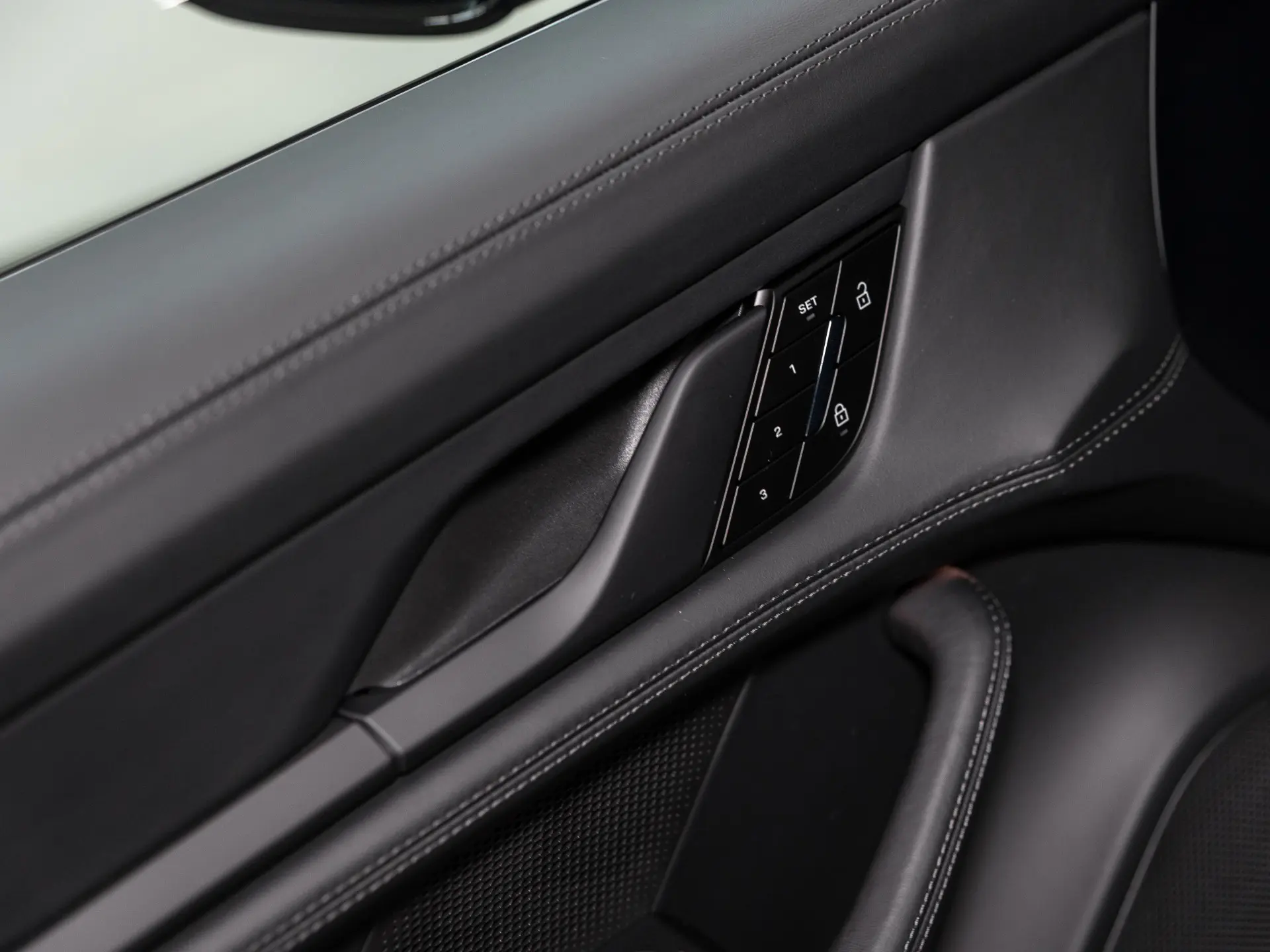 Taycan Black Edition