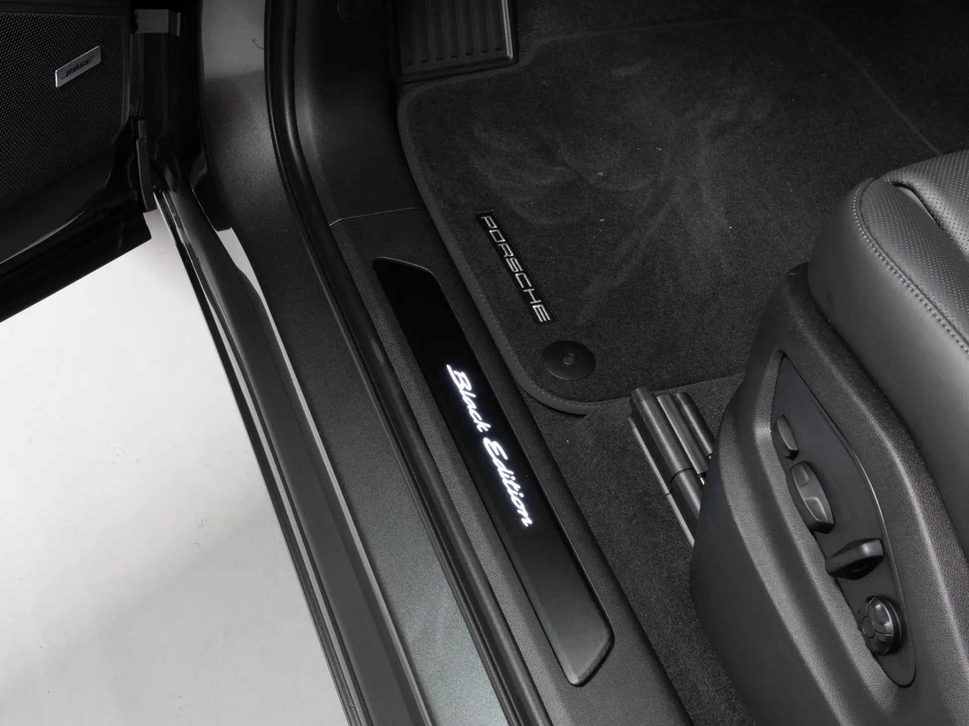 Cayenne E-Hybrid Black Edition