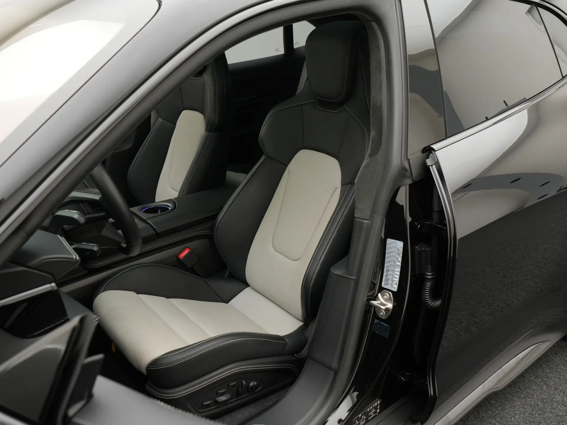 Taycan Turbo S Sport Turismo MJ2023