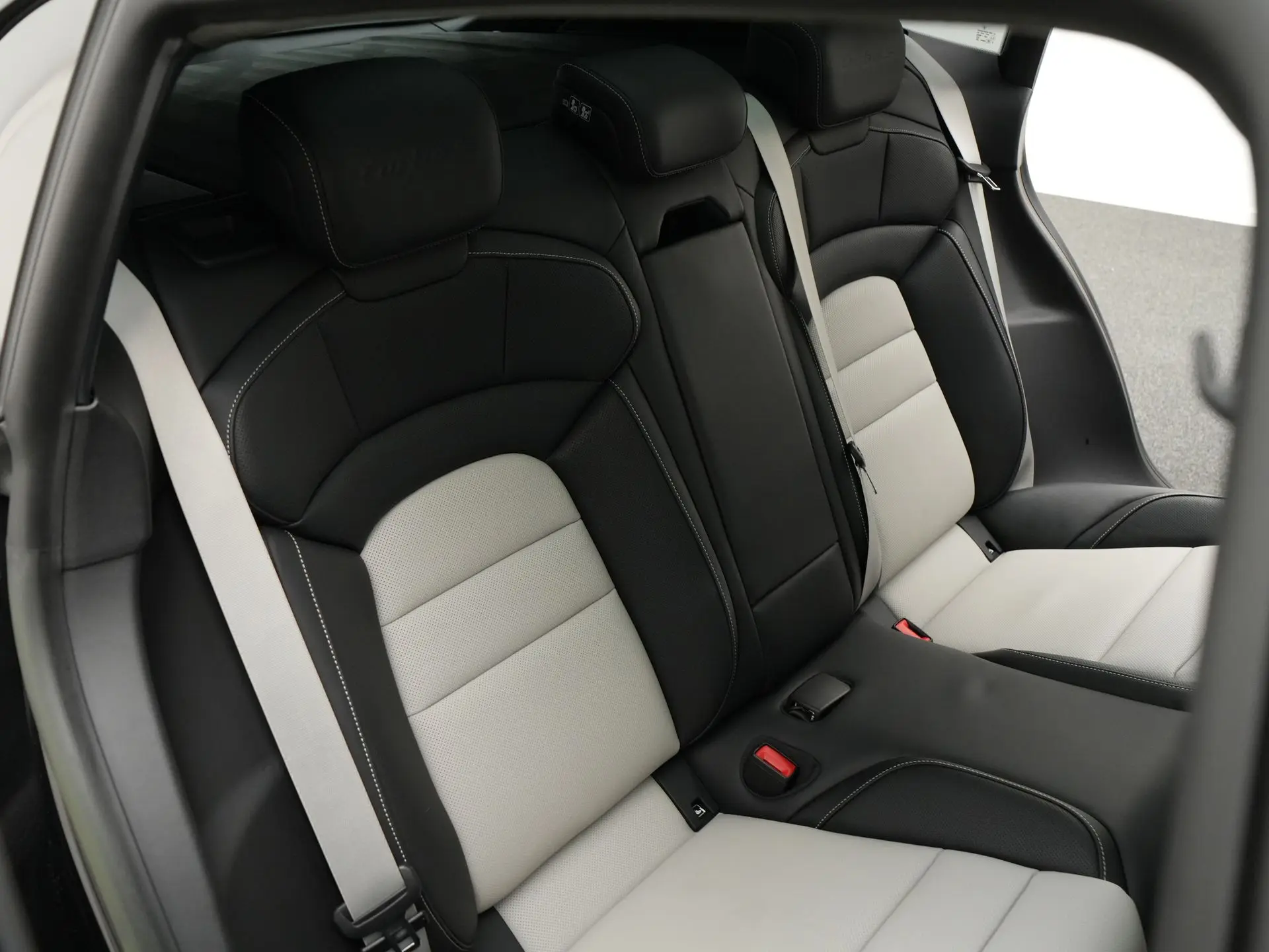 Taycan Turbo S Sport Turismo MJ2023