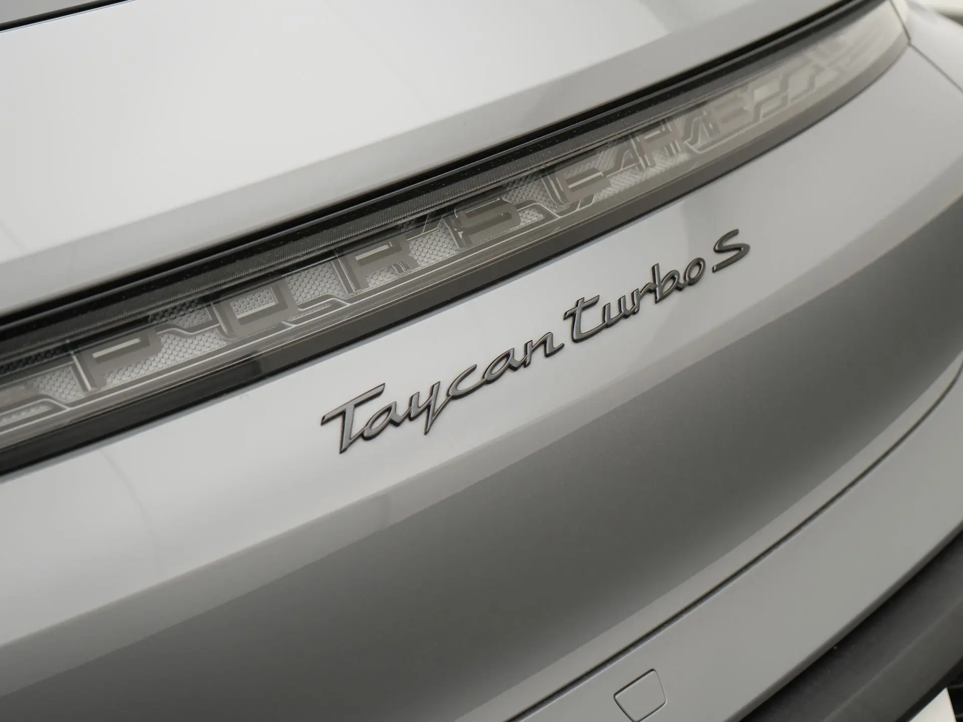 Taycan Turbo S Sport Turismo