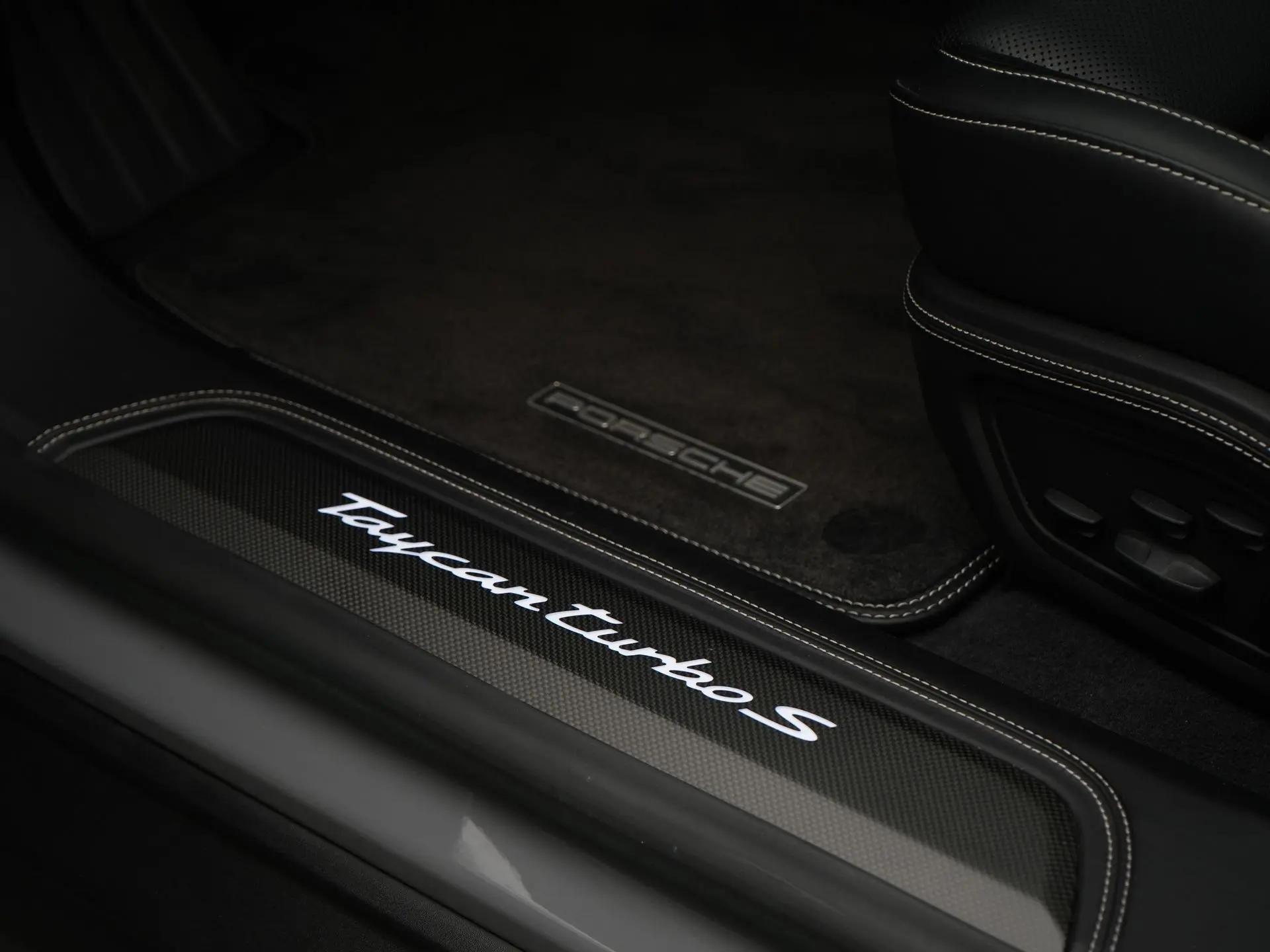 Taycan Turbo S Sport Turismo