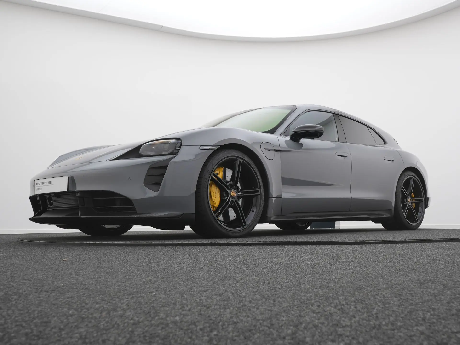 Taycan Turbo S Sport Turismo