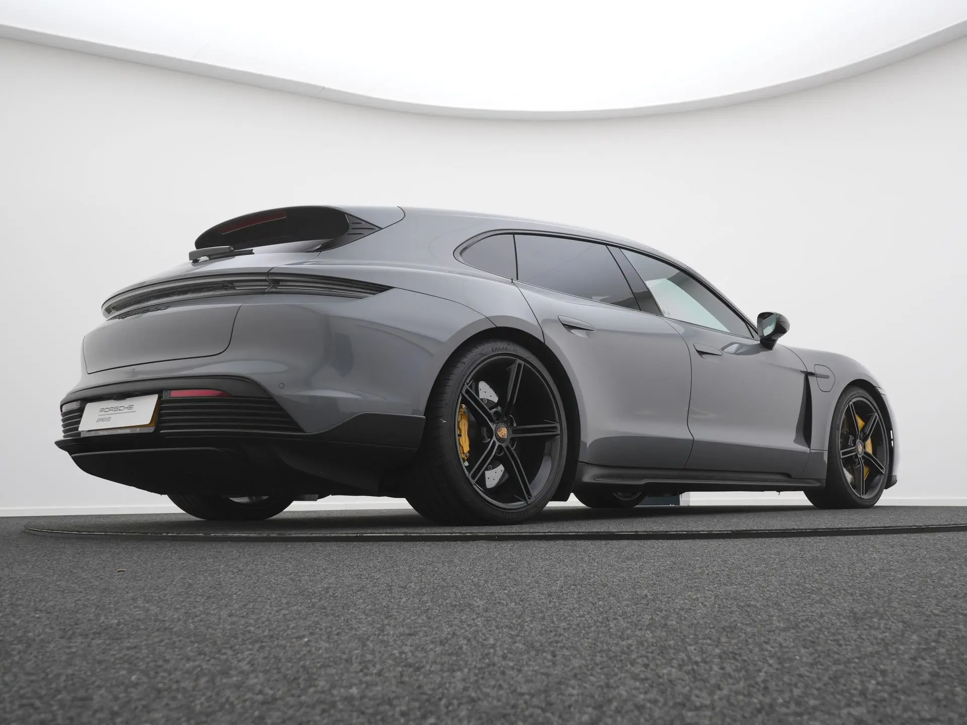 Taycan Turbo S Sport Turismo