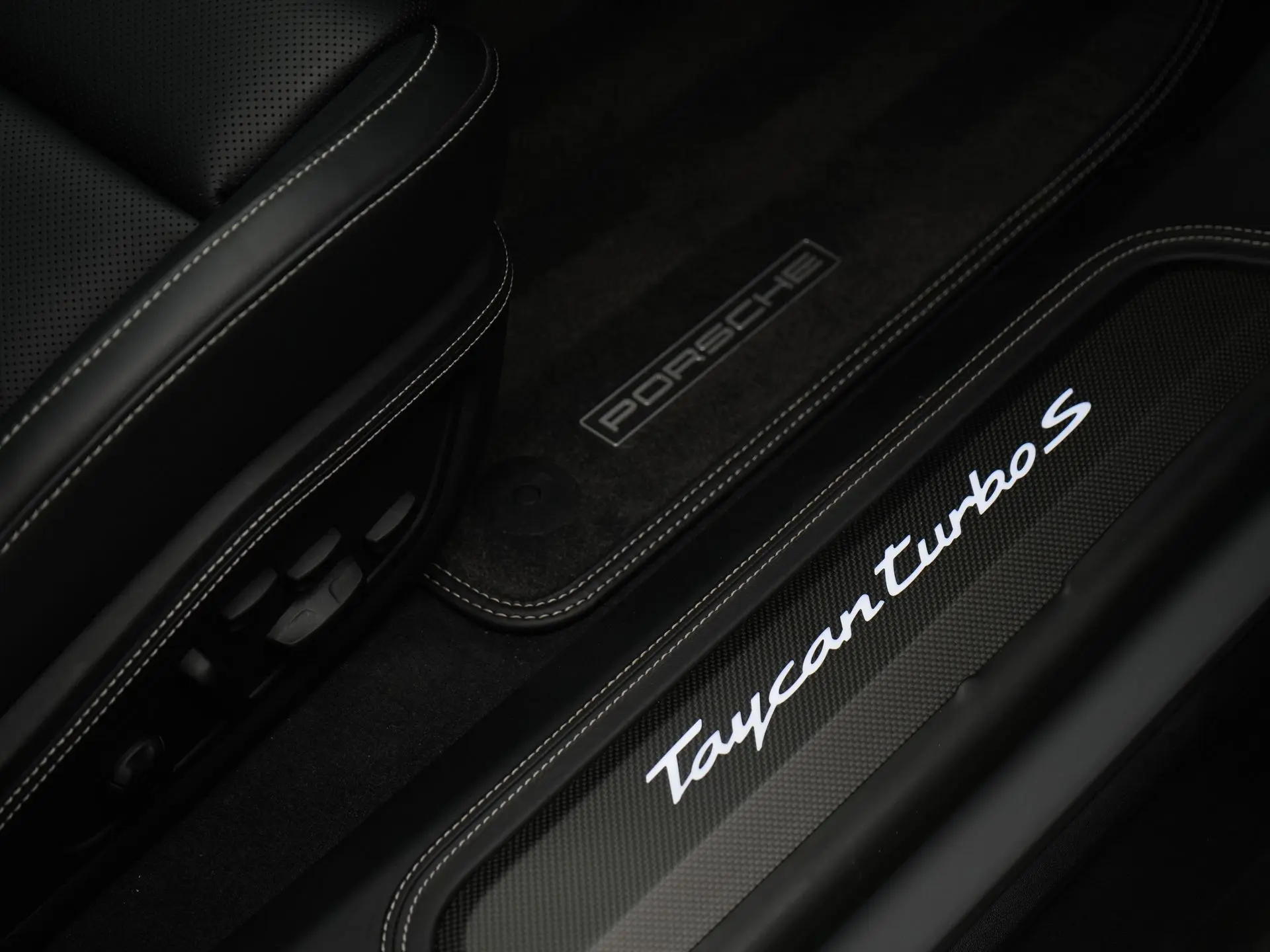 Taycan Turbo S Sport Turismo