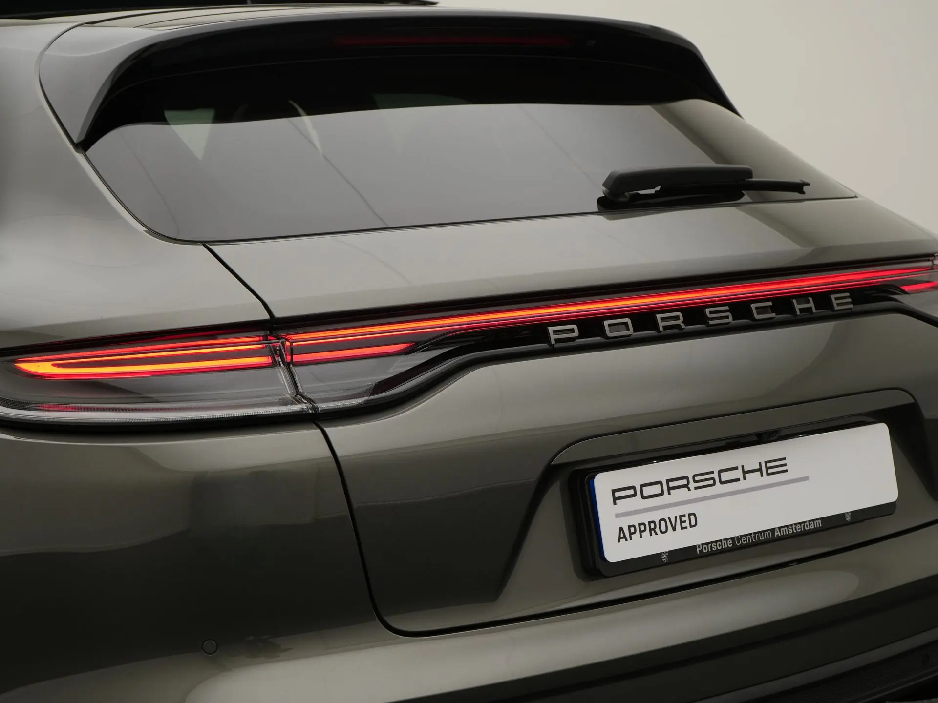 Panamera 4 E-Hybrid Sport Turismo Platinum Edition