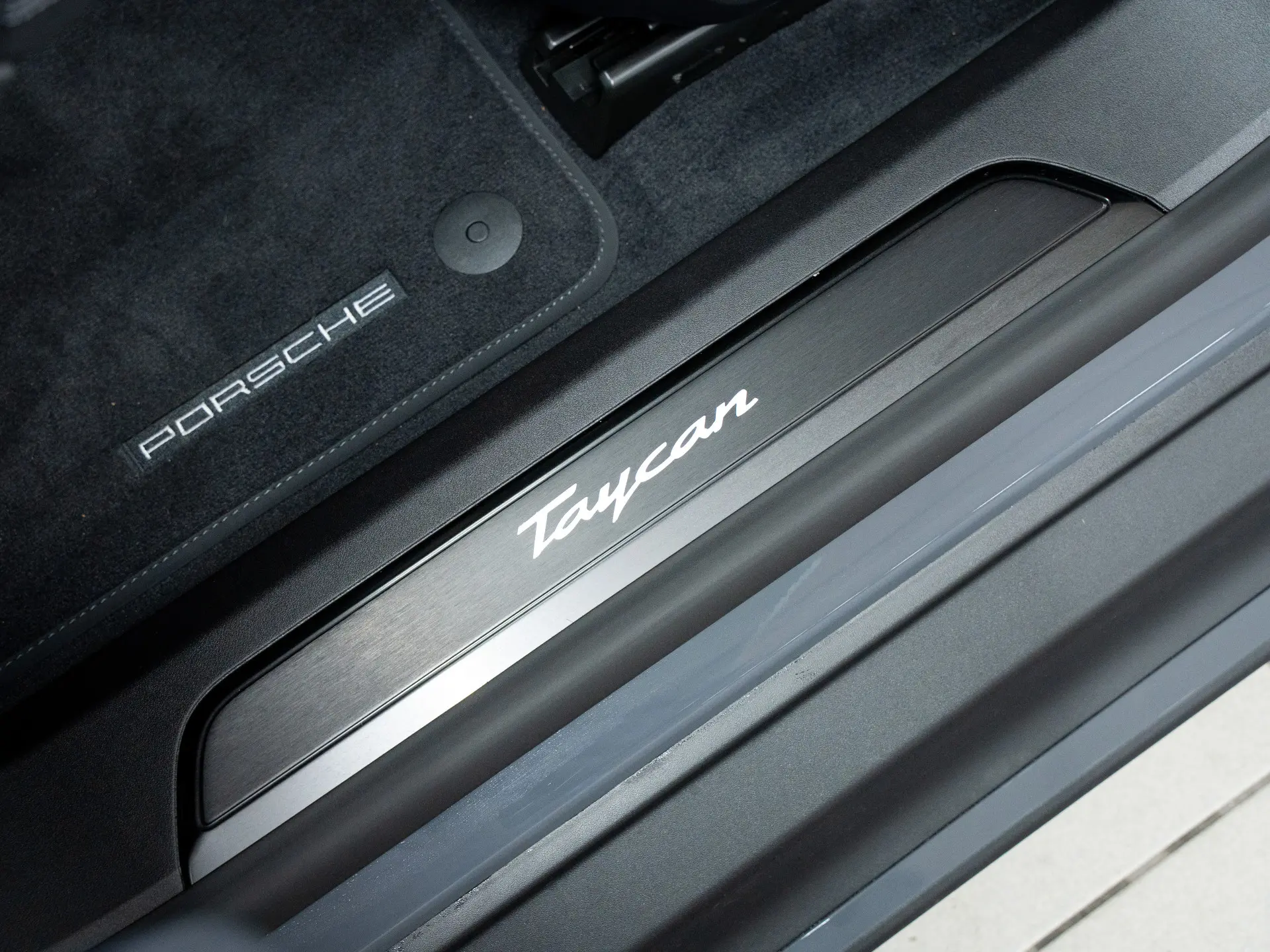 Taycan Black Edition