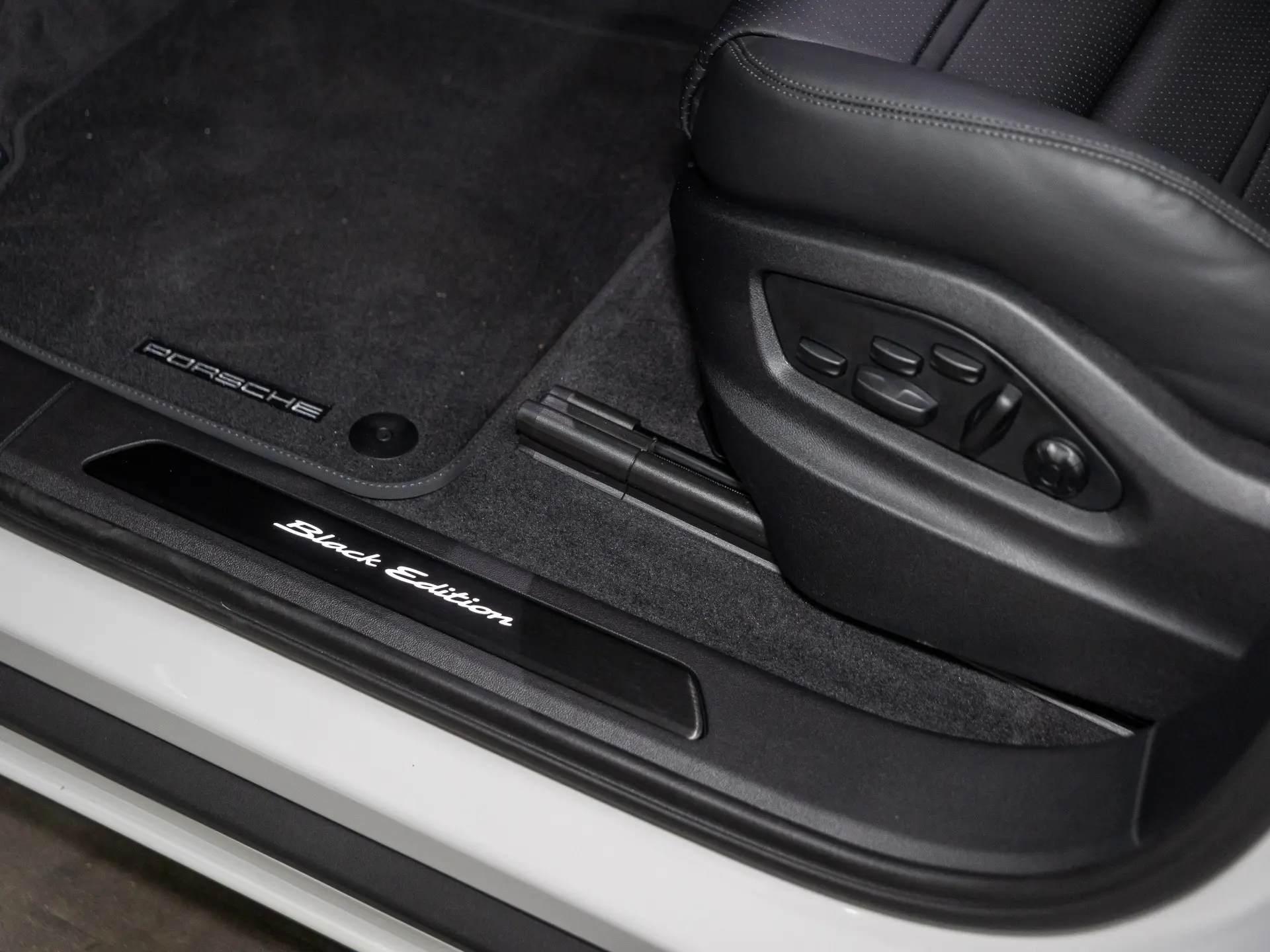 Cayenne E-Hybrid Black Edition Coupé