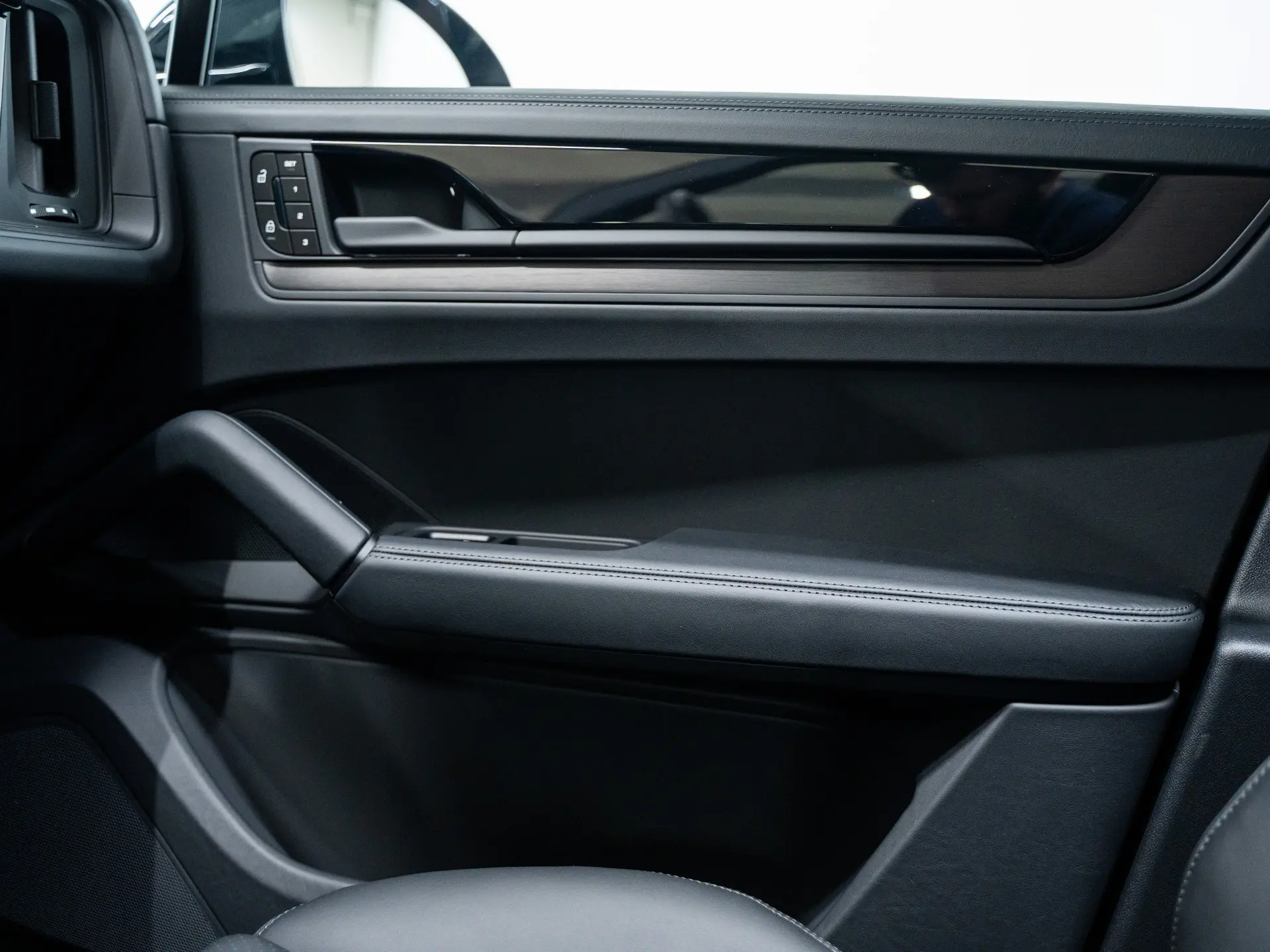 Cayenne E-Hybrid Black Edition