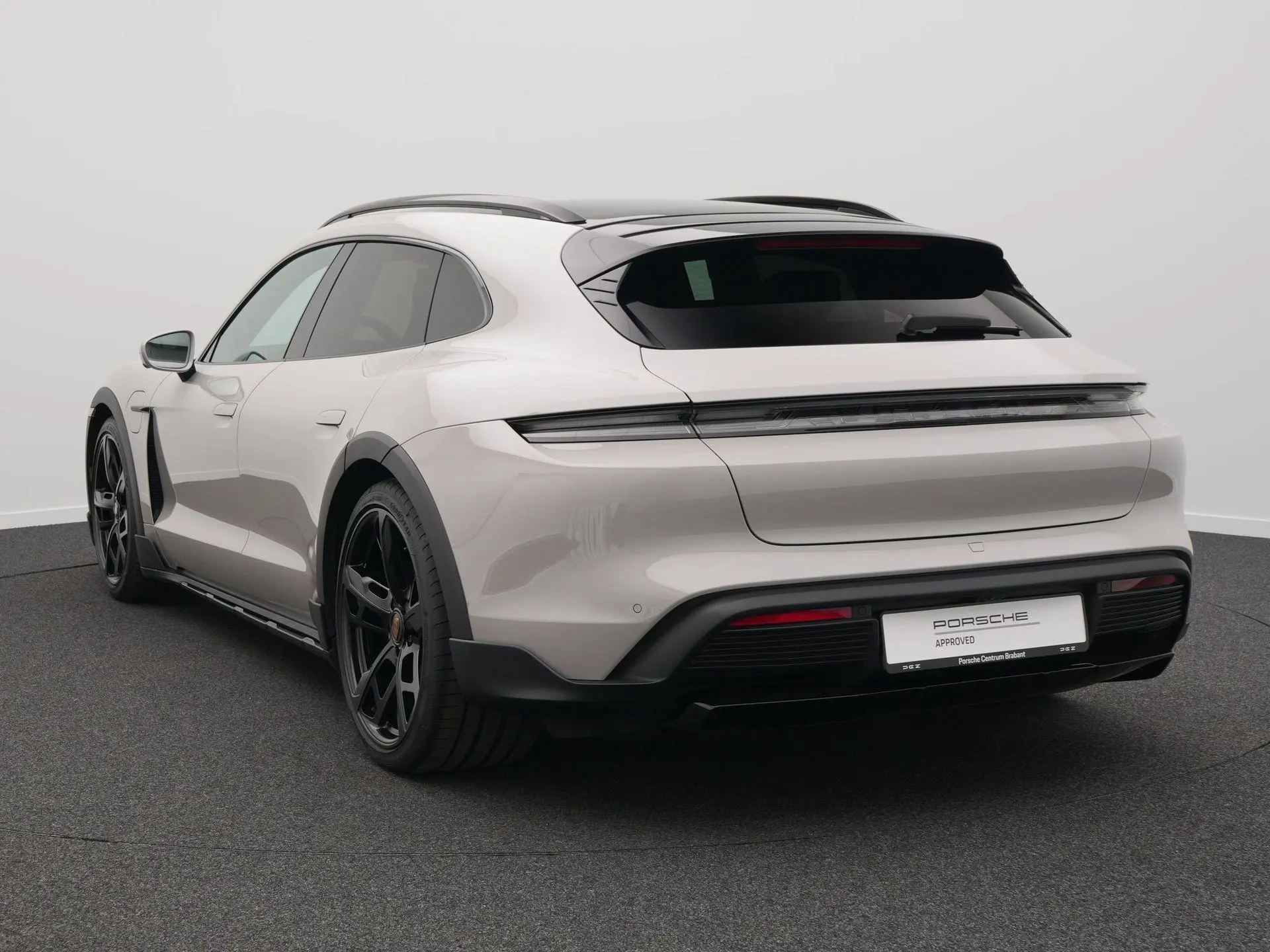 Taycan Cross Turismo 4