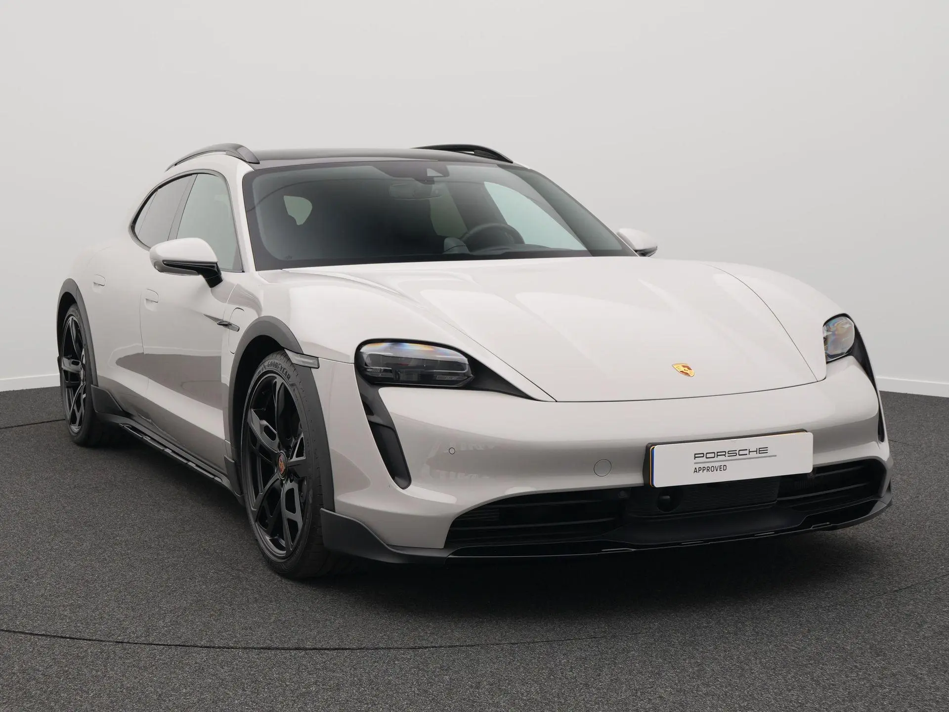 Taycan Cross Turismo 4