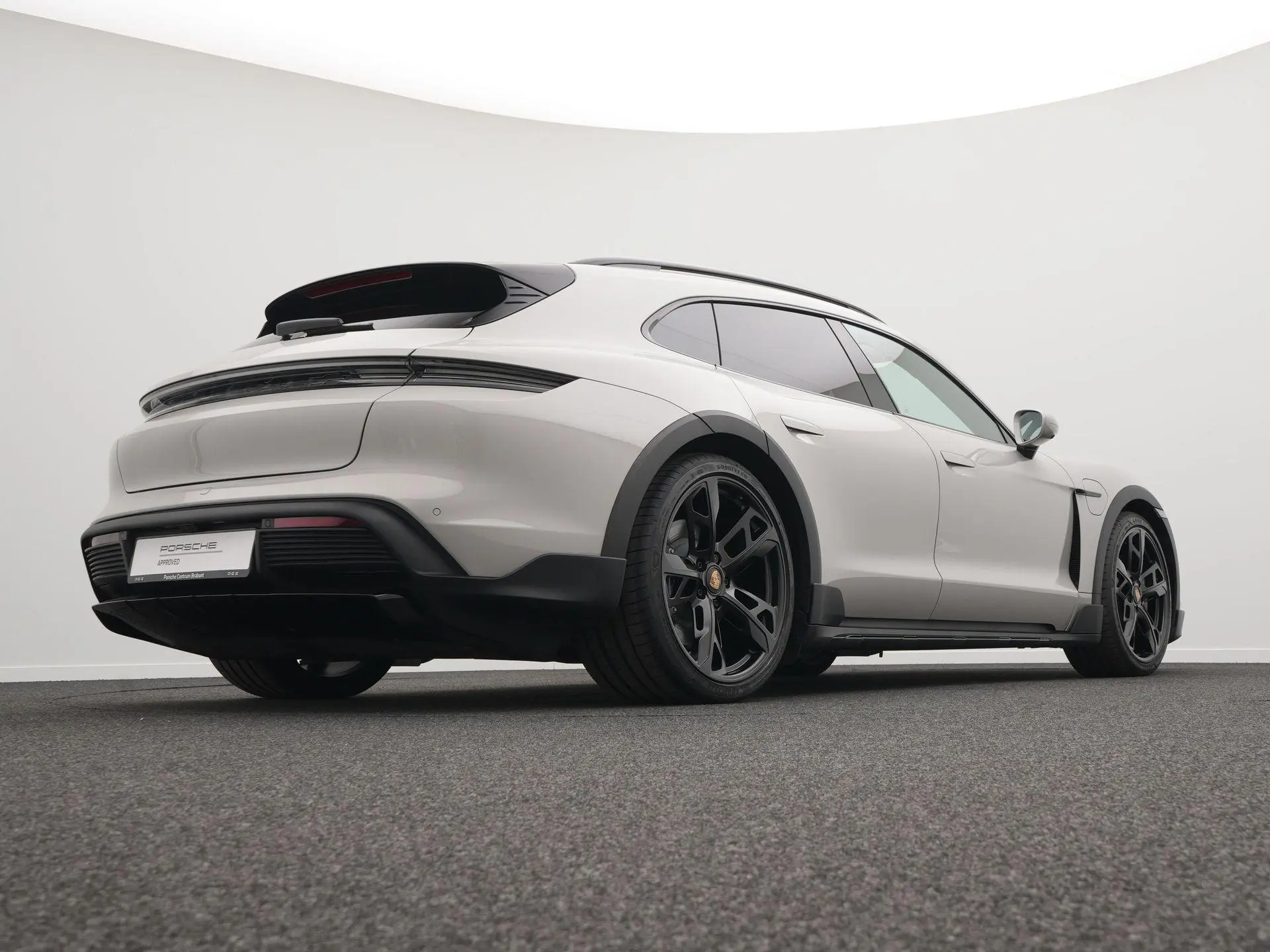 Taycan Cross Turismo 4