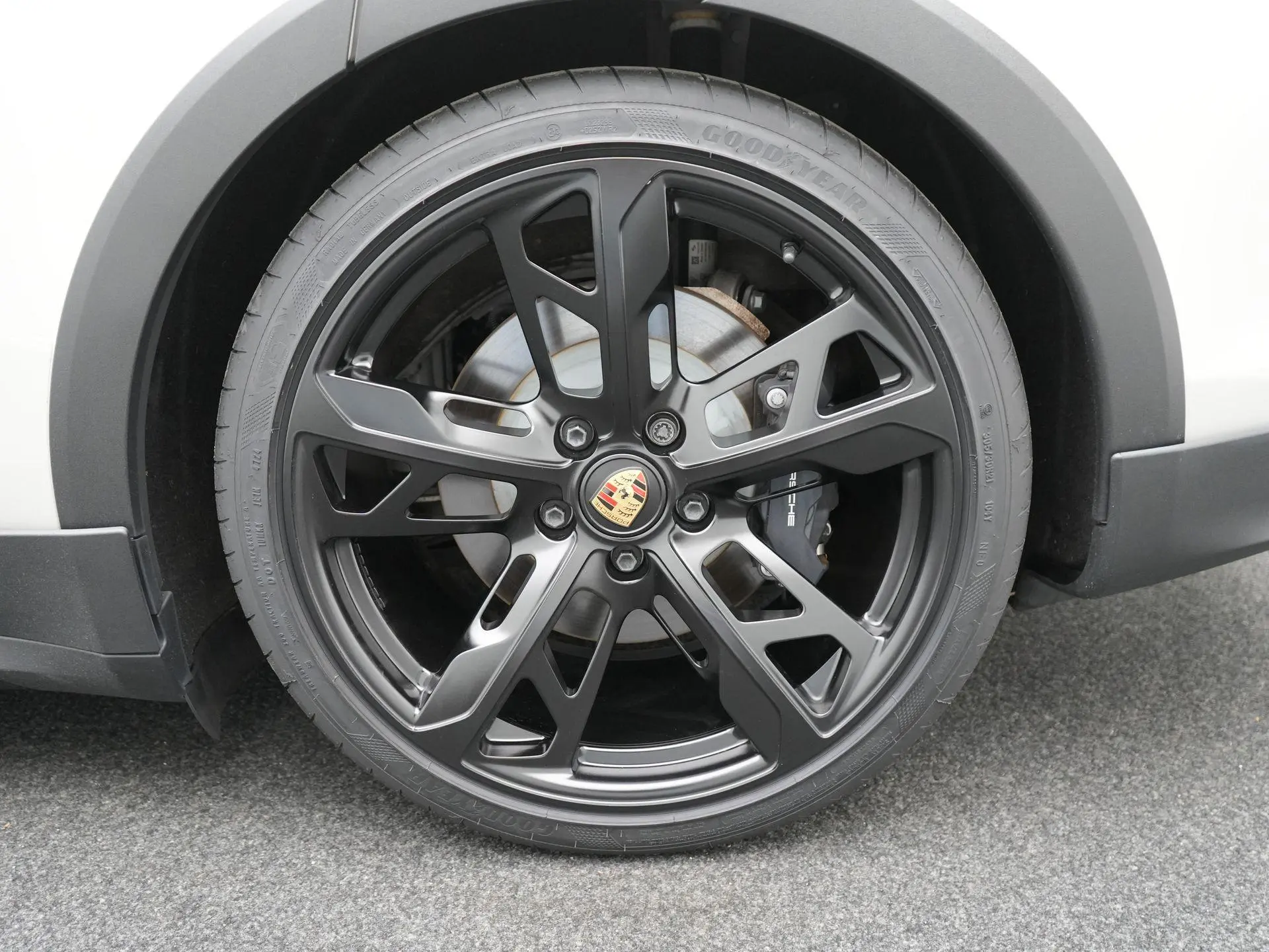 Taycan Cross Turismo 4