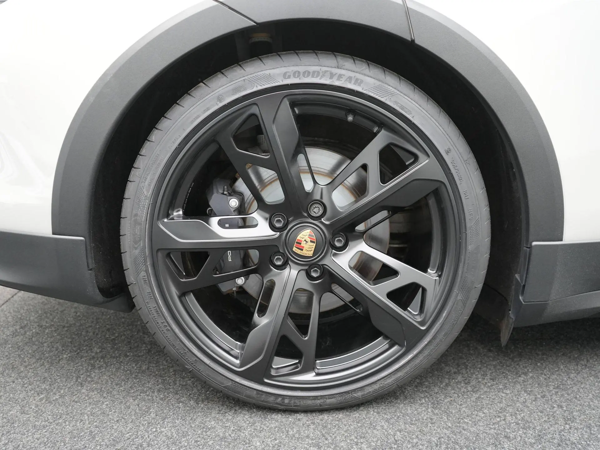 Taycan Cross Turismo 4