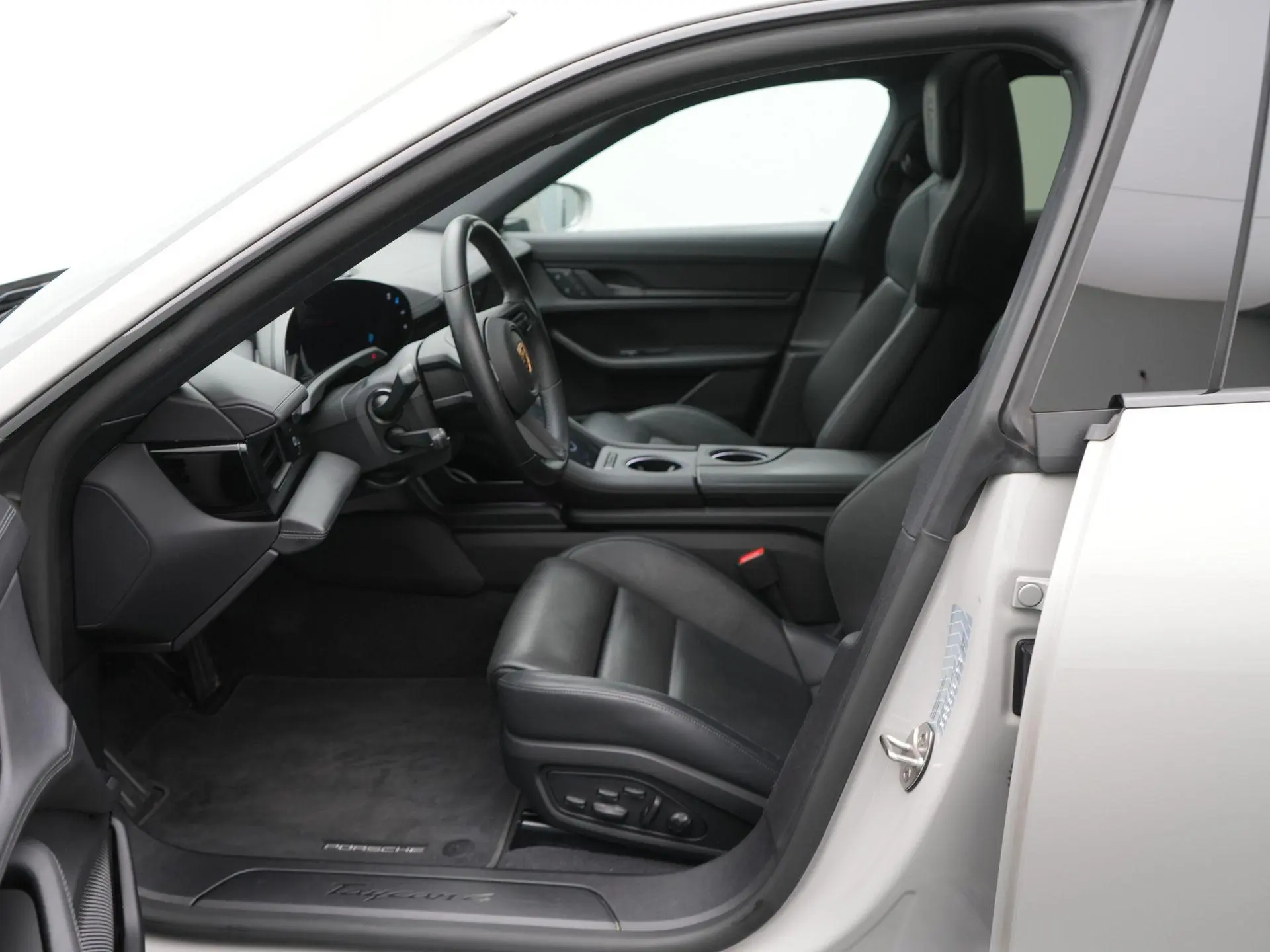 Taycan Cross Turismo 4