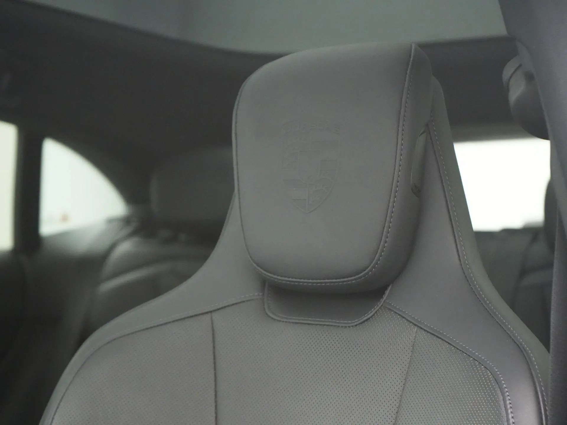 Taycan Cross Turismo 4