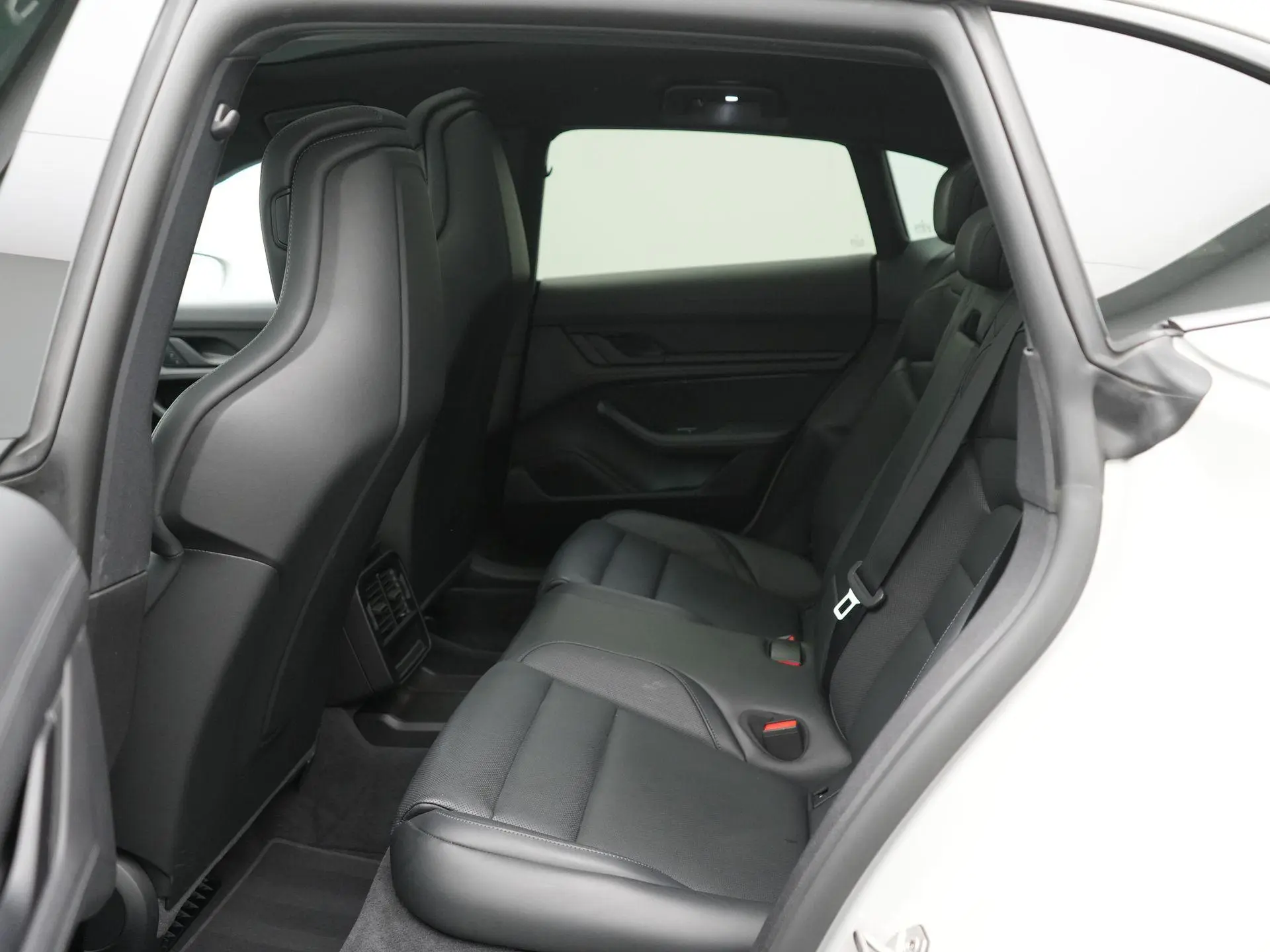 Taycan Cross Turismo 4