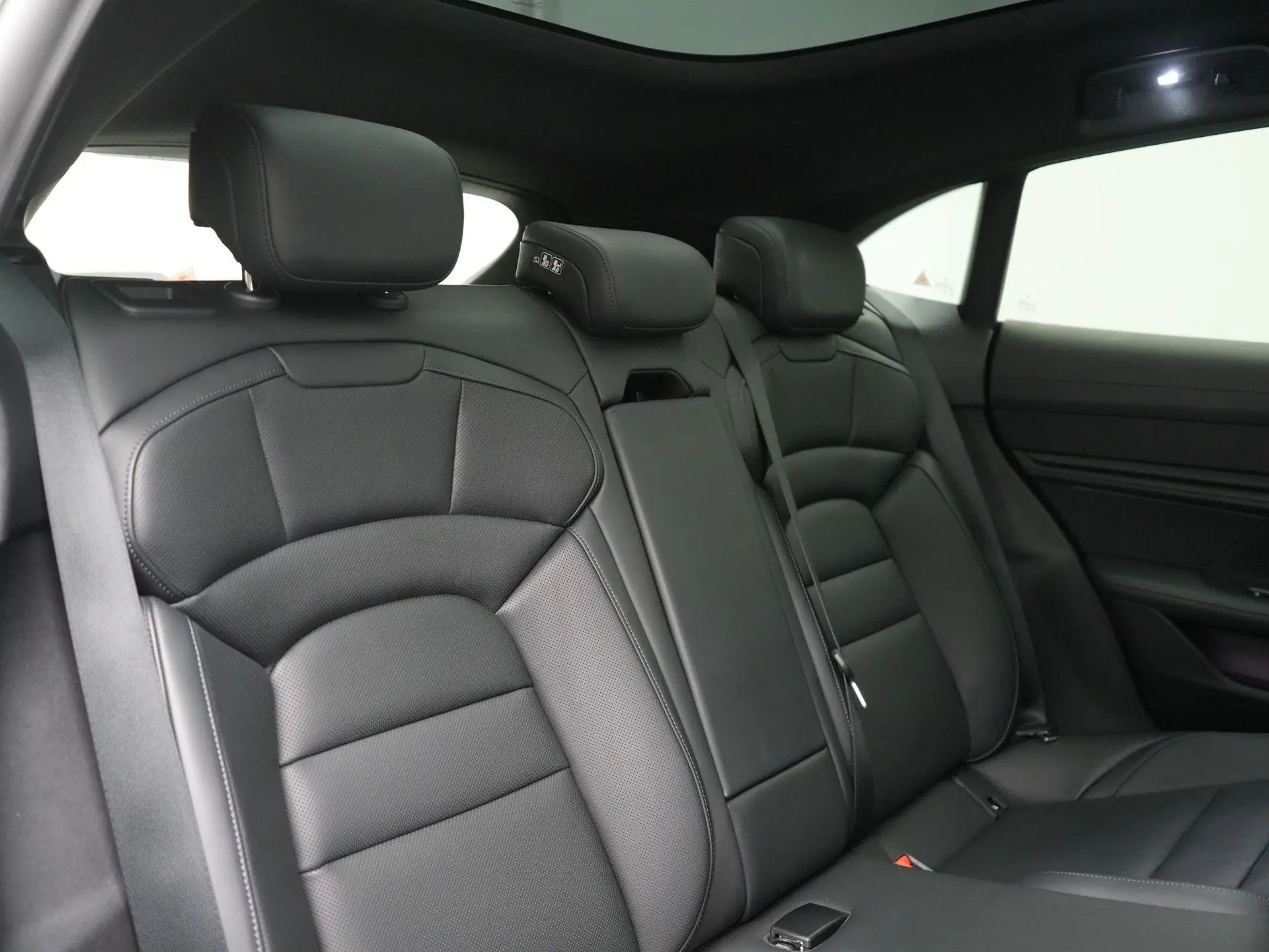 Taycan Cross Turismo 4