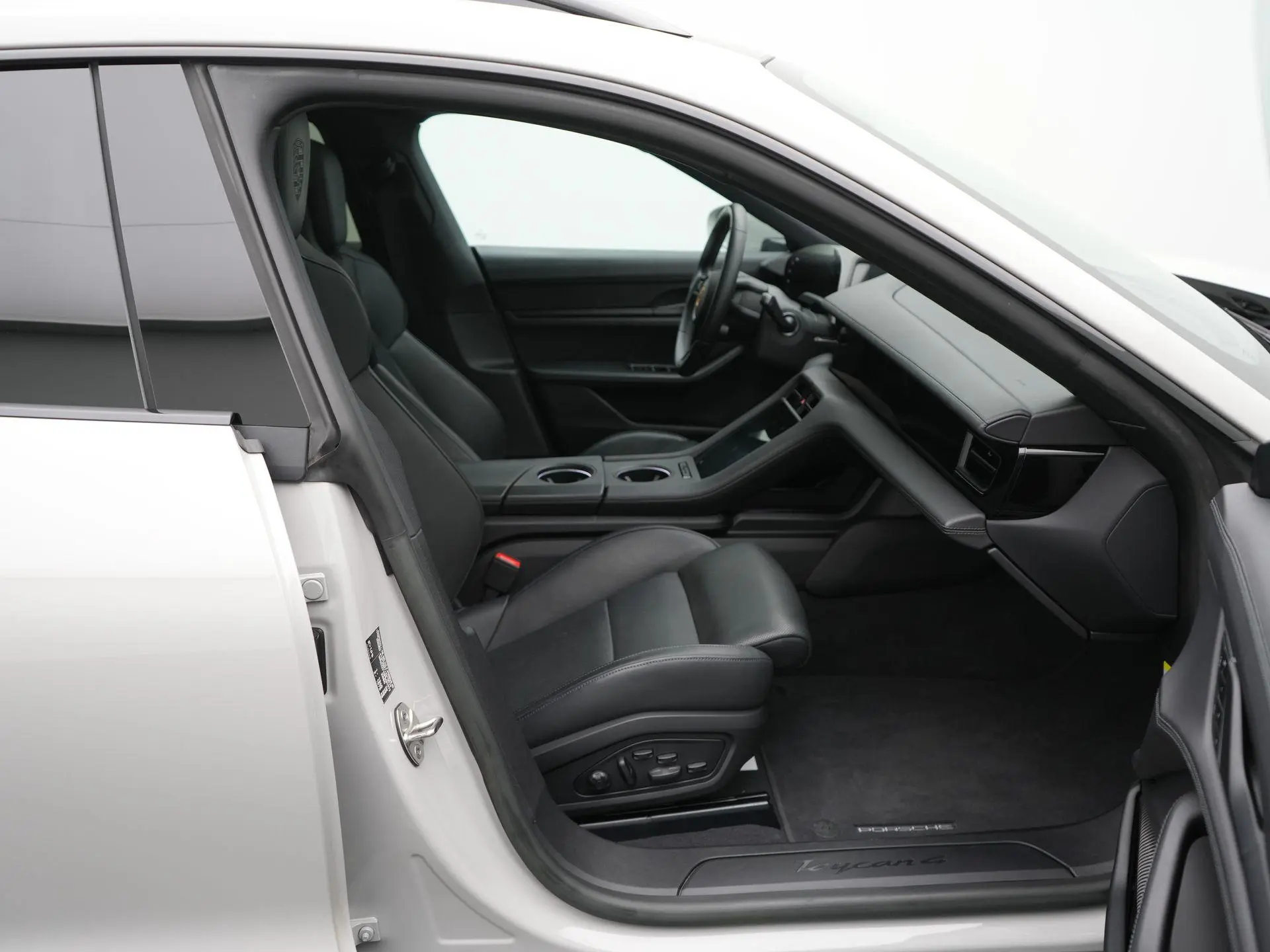 Taycan Cross Turismo 4