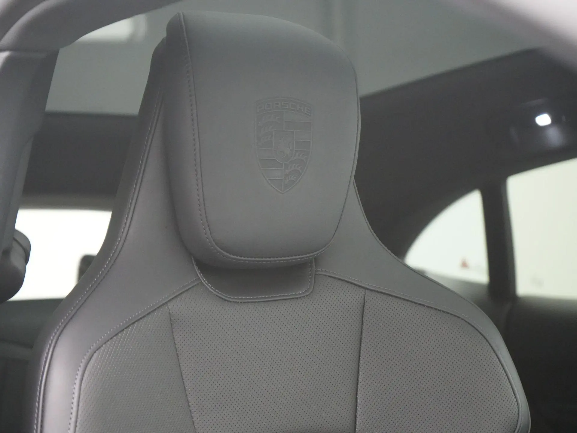 Taycan Cross Turismo 4