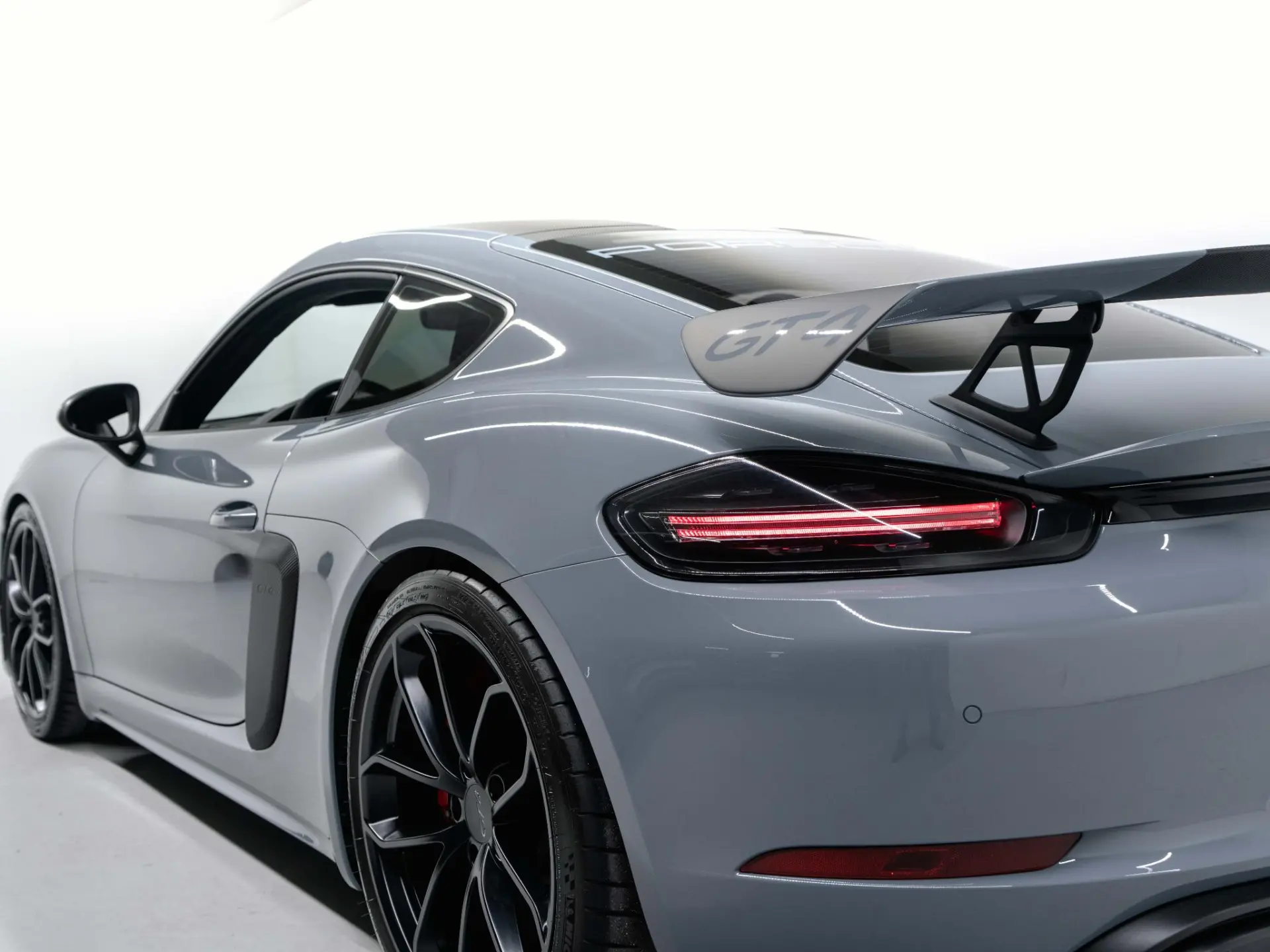 718 Cayman GT4