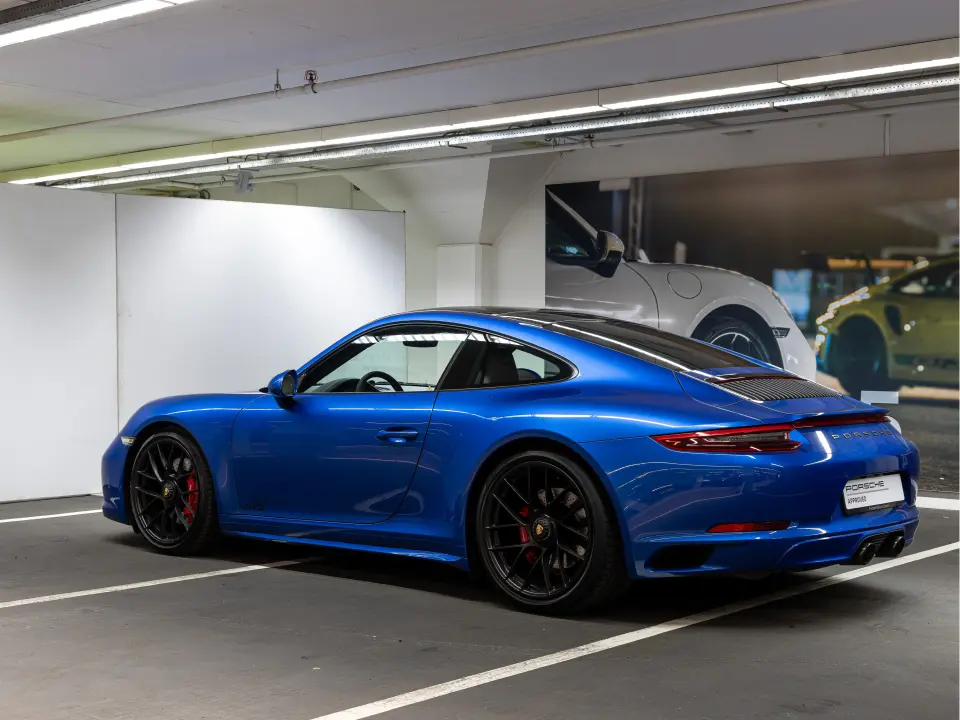 Porsche 911 3.0 Carrera 4 GTS