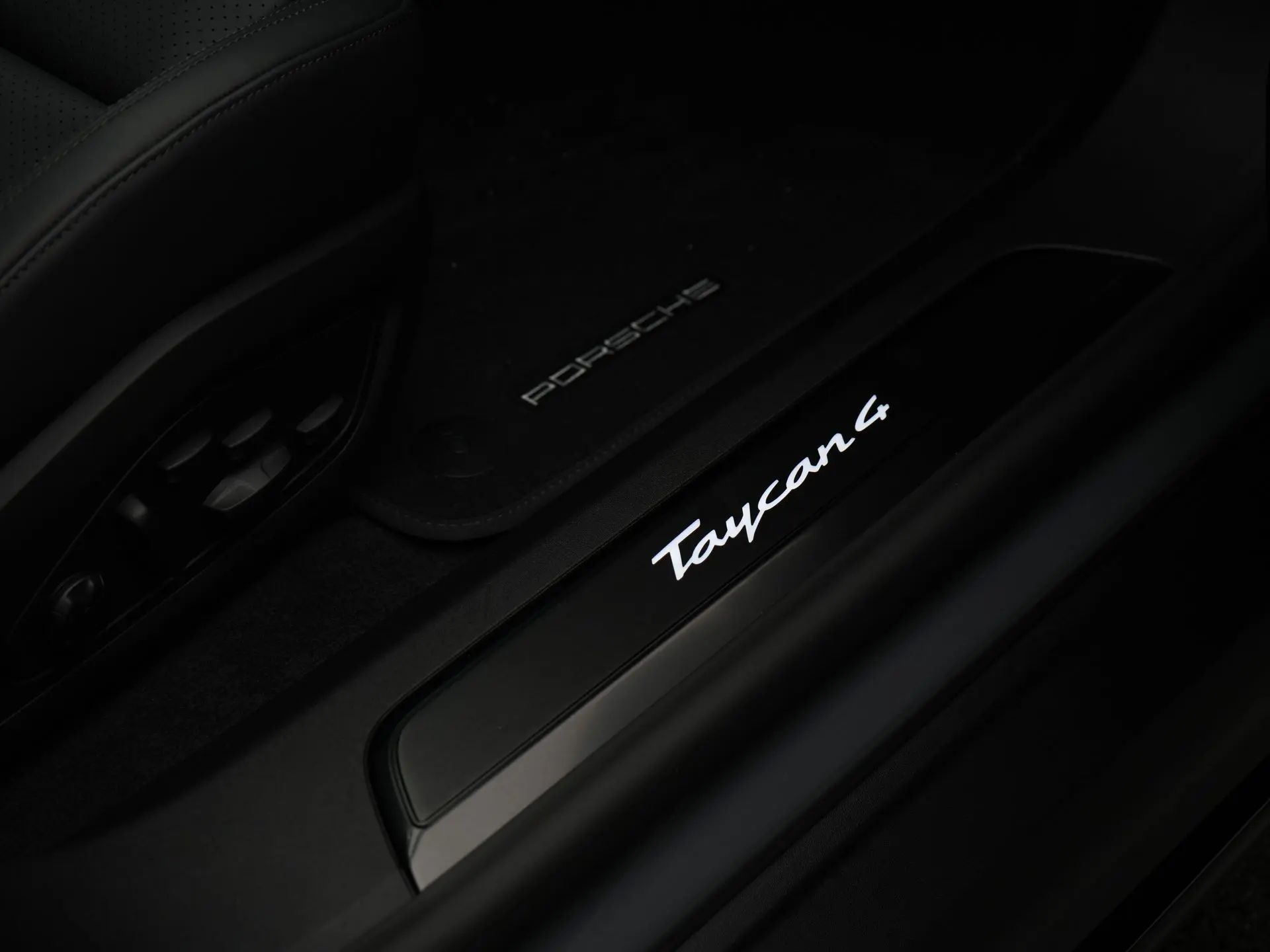 Taycan 4 Black Edition