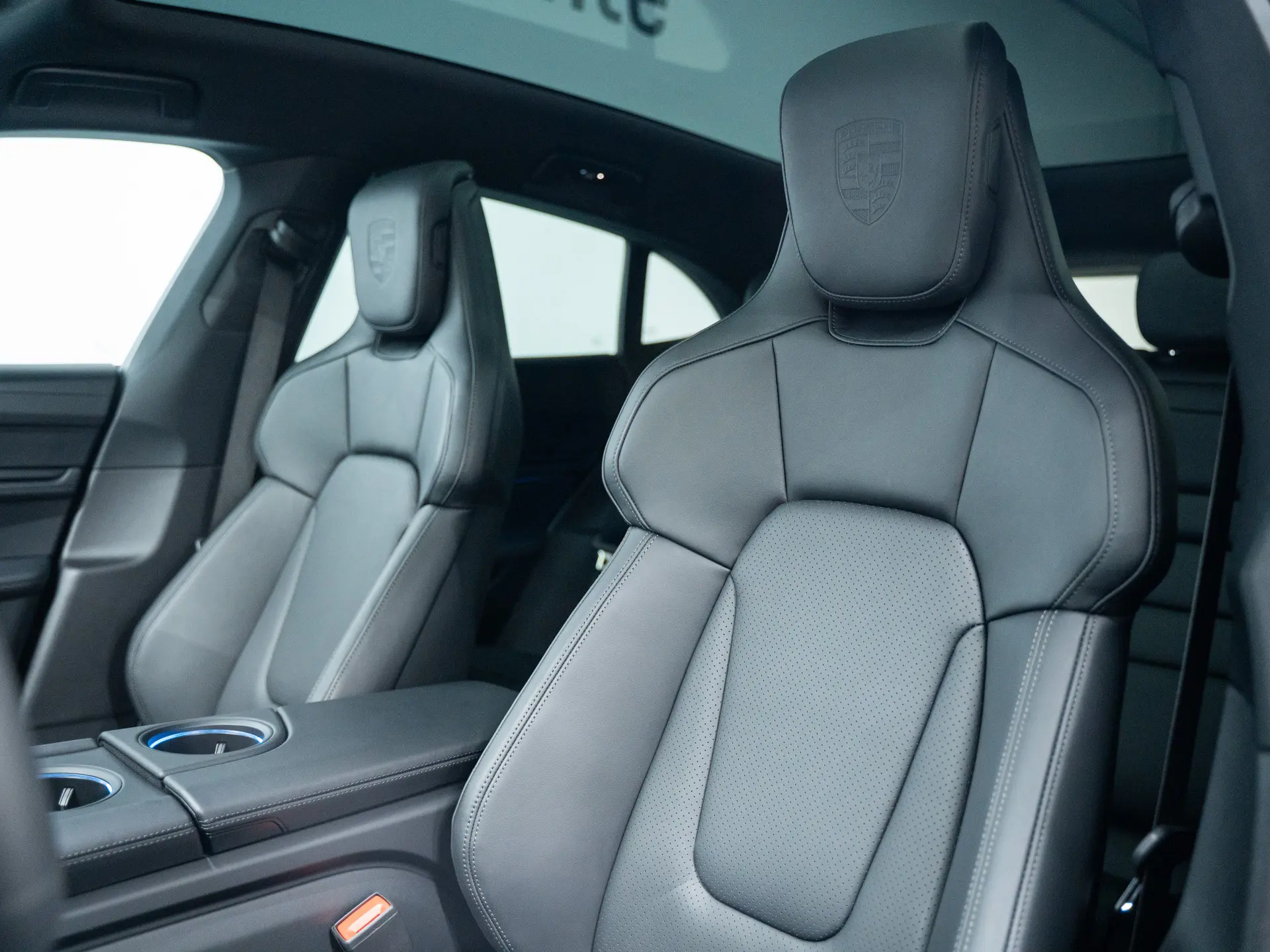 Taycan Sport Turismo Black Edition