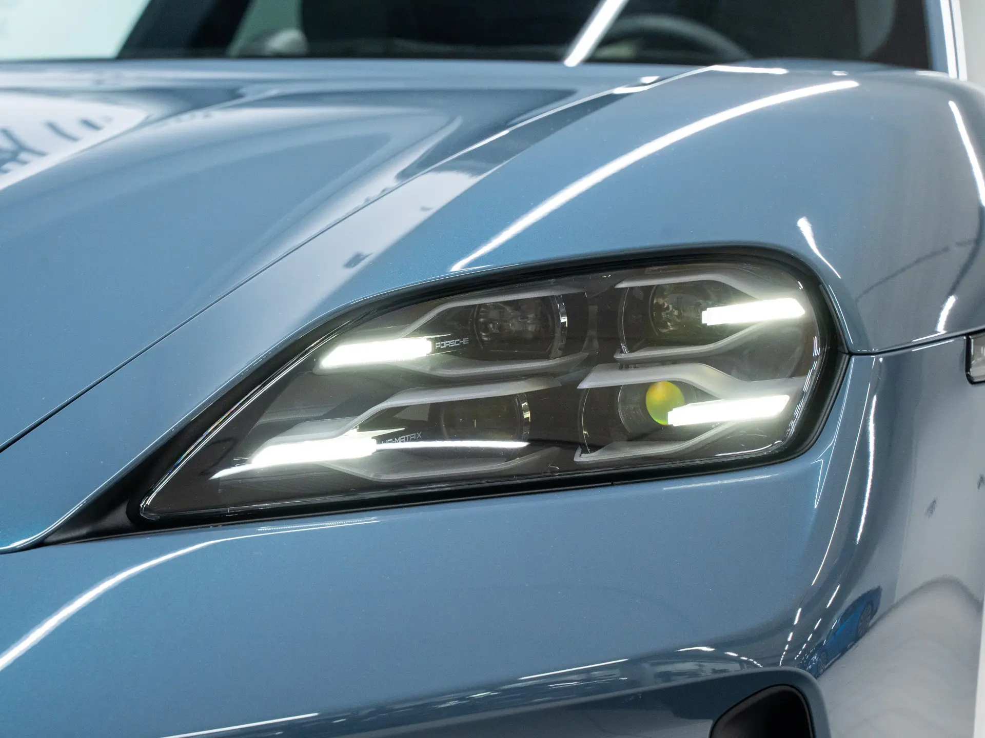 Taycan Sport Turismo Black Edition