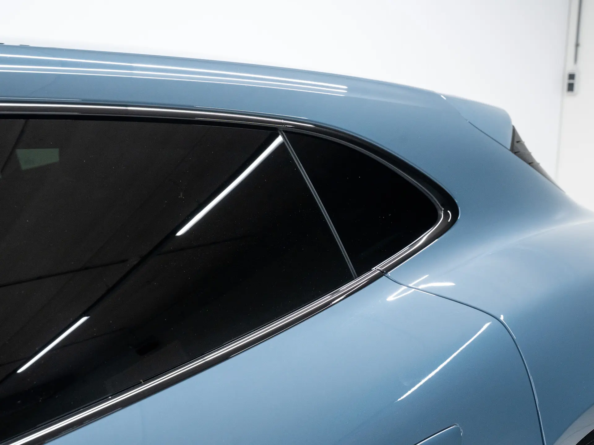 Taycan Sport Turismo Black Edition