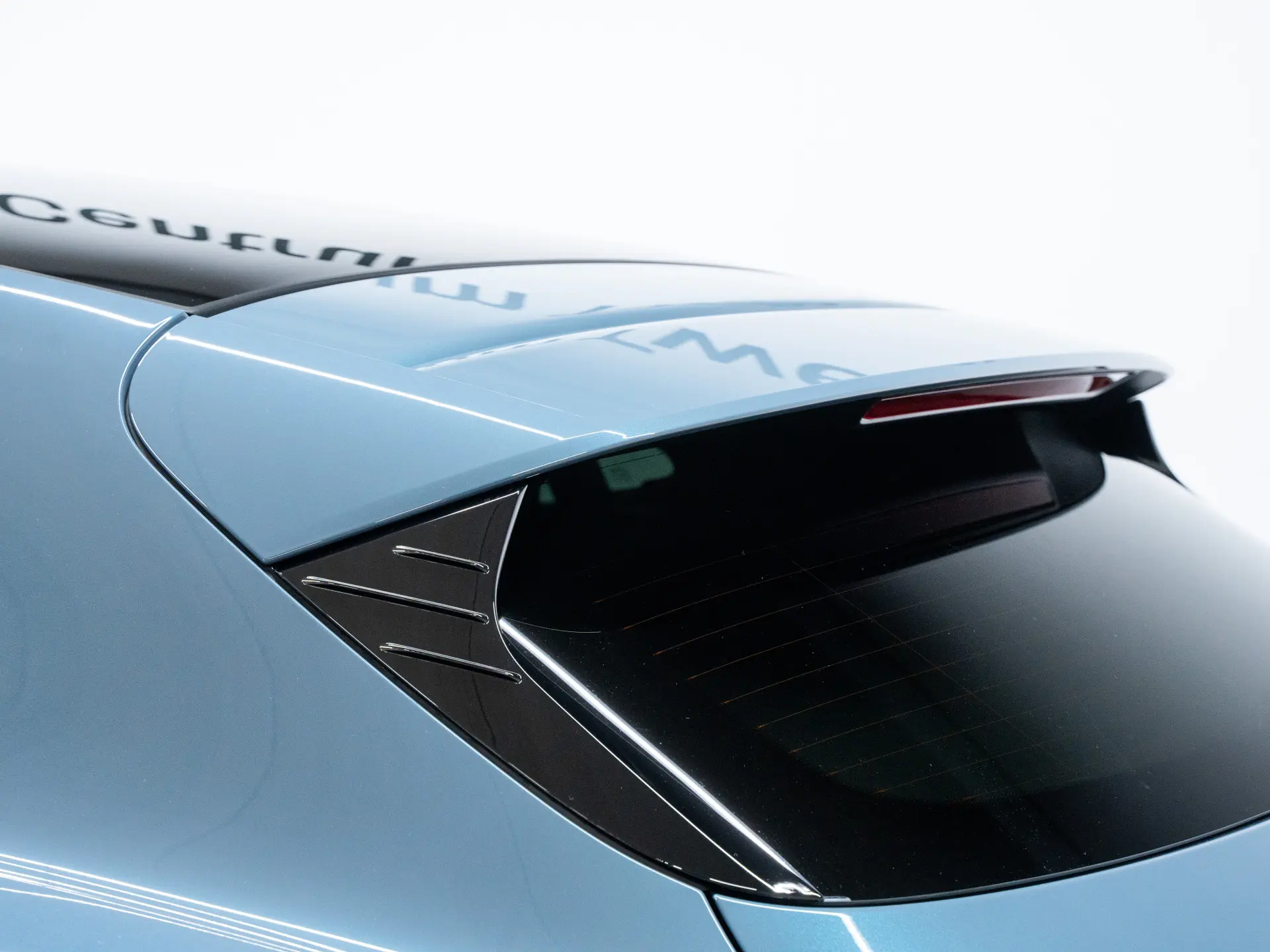 Taycan Sport Turismo Black Edition