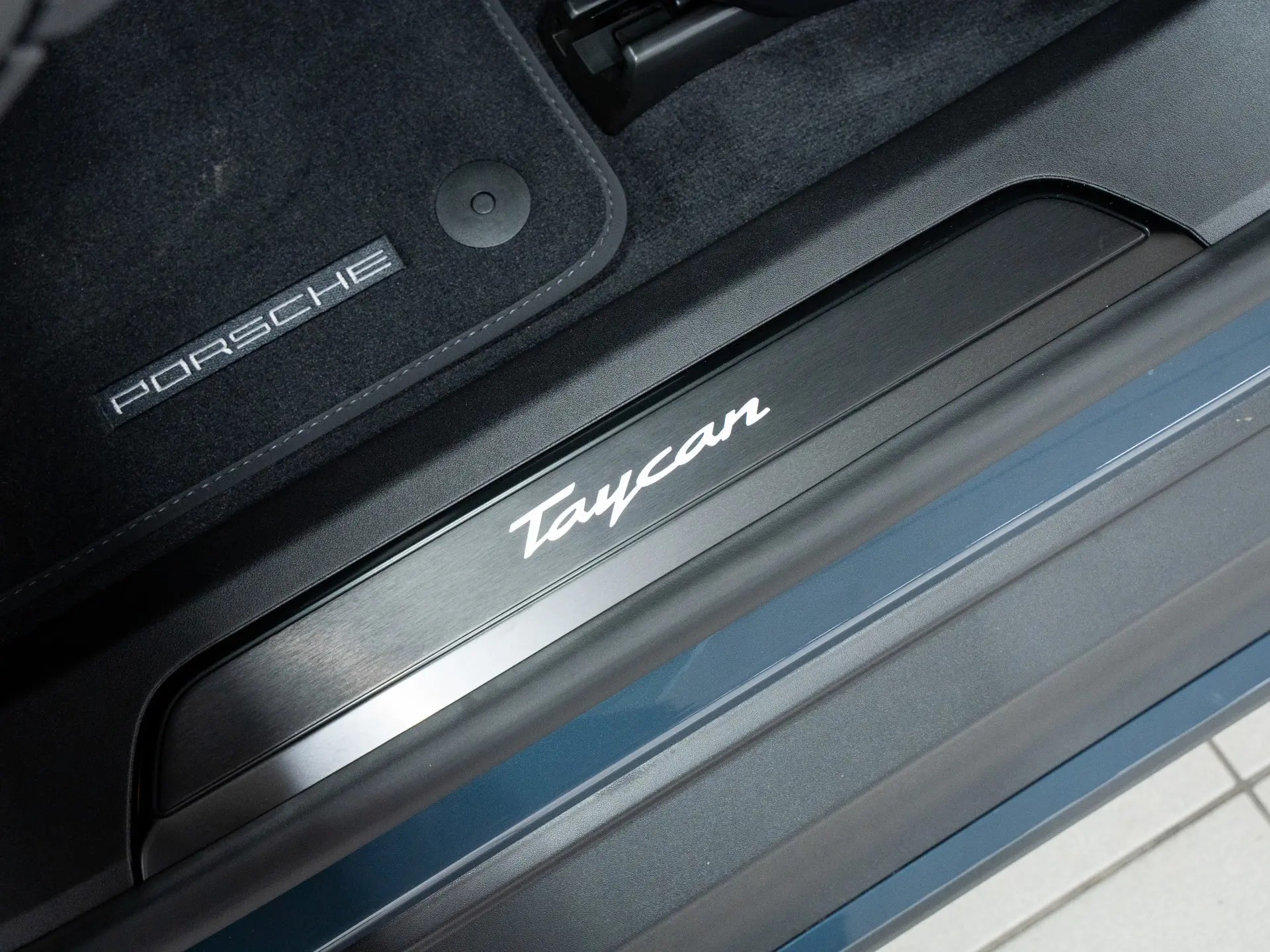 Taycan Sport Turismo Black Edition