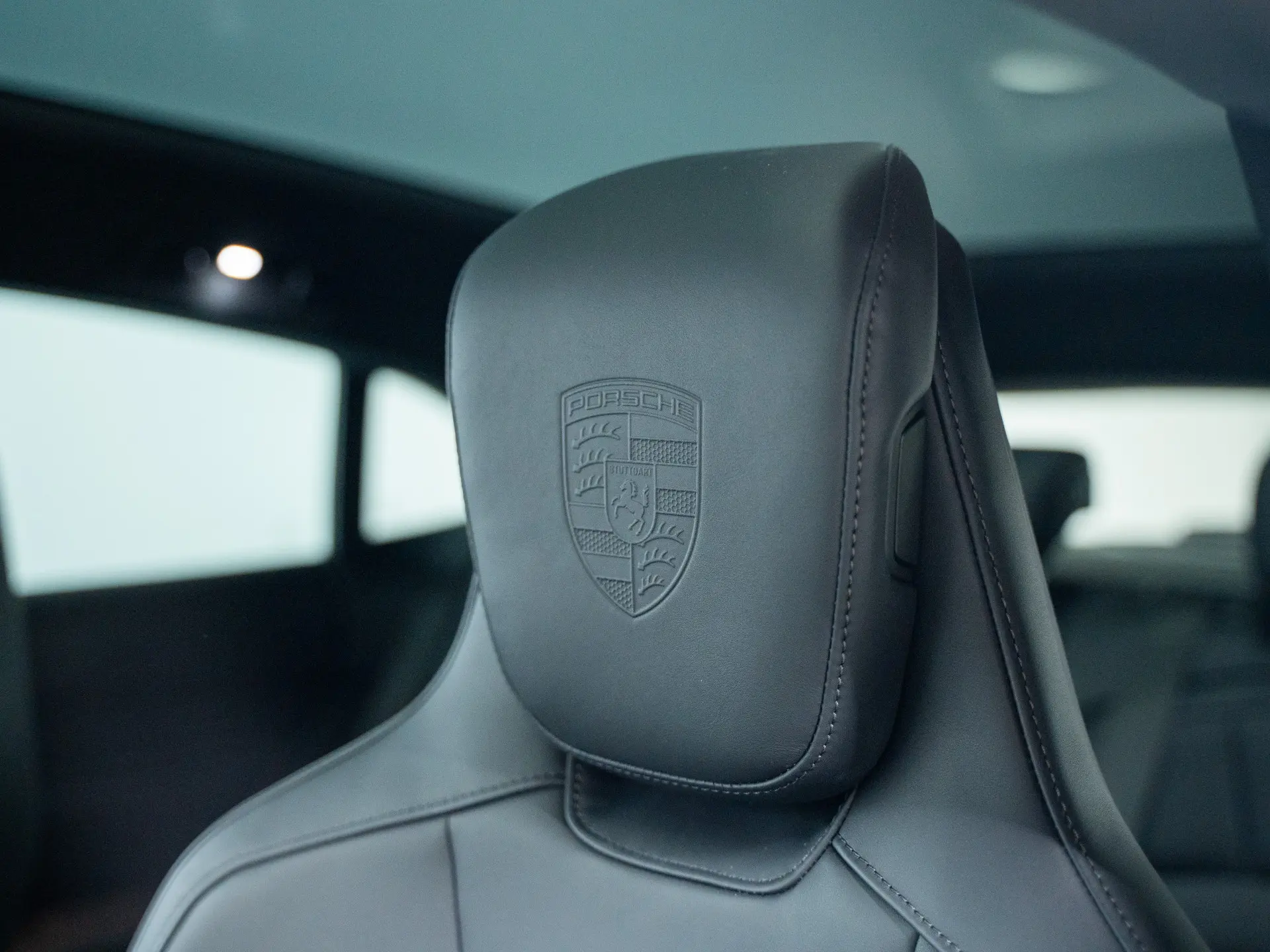 Taycan Sport Turismo Black Edition