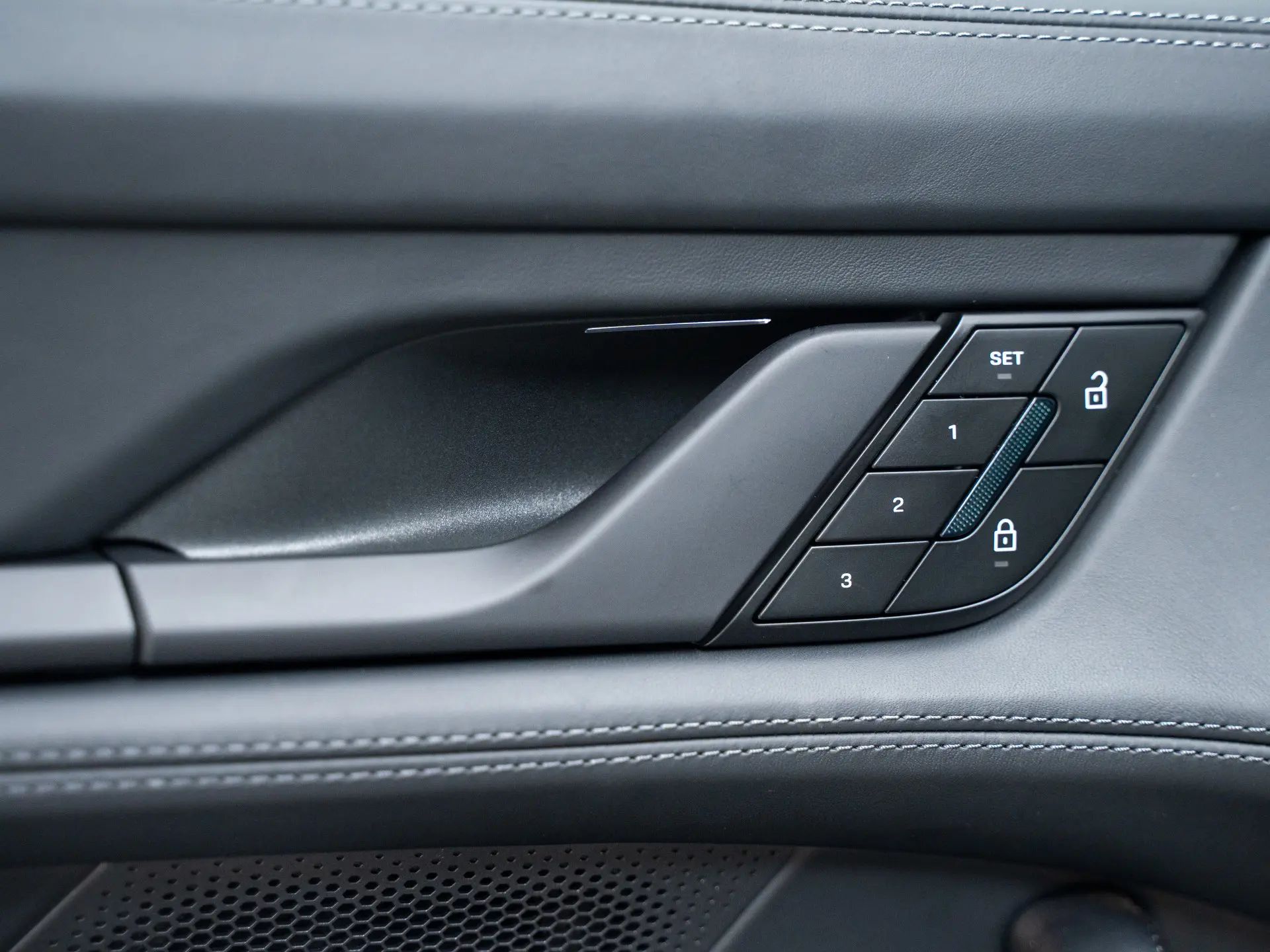 Taycan Sport Turismo Black Edition