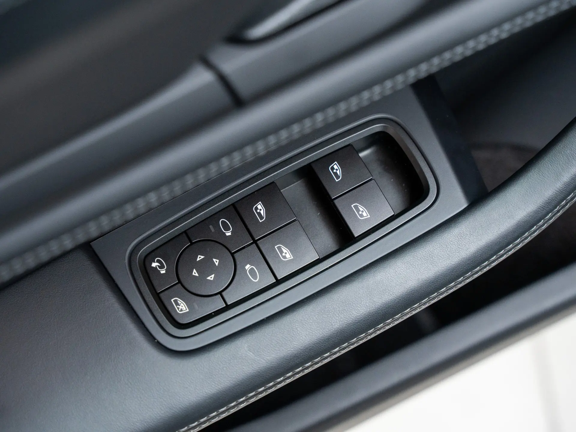 Taycan Sport Turismo Black Edition